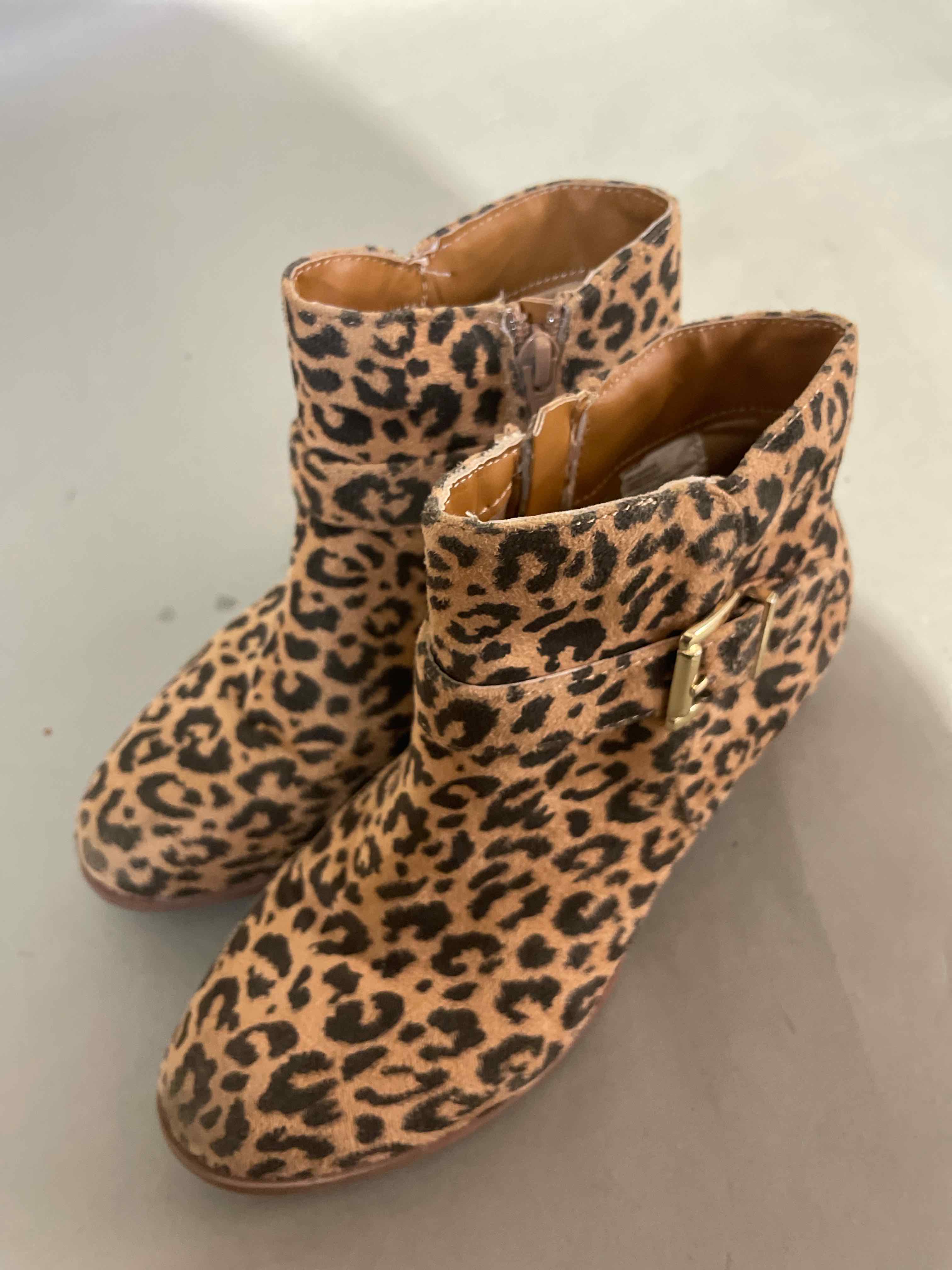 LC Lauren Conrad Brown Leopard Printed Ankle Boots 2.5