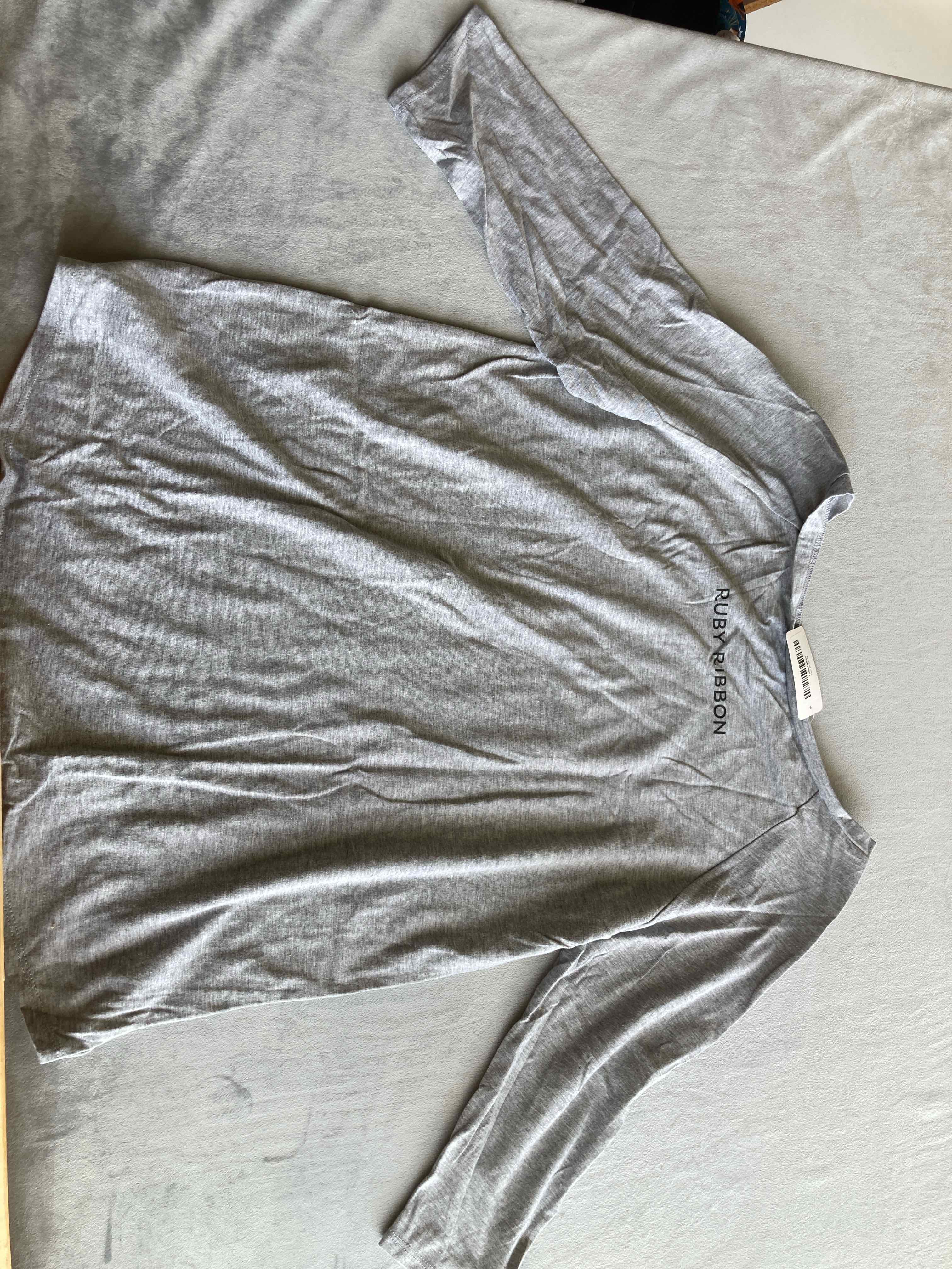 Ruby Ribbon Gray Cotton Blend T-Shirt Medium