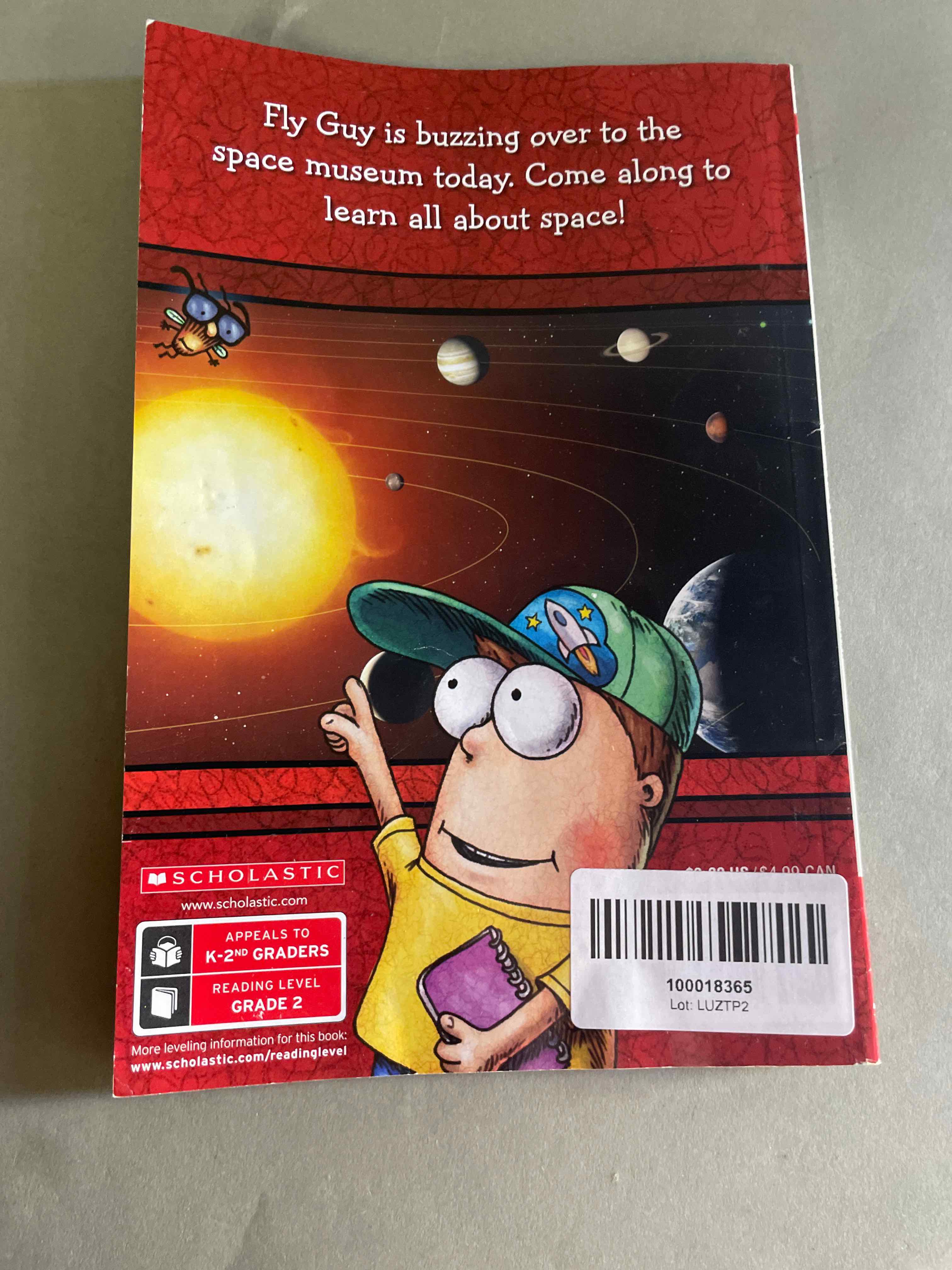 Scholastic Fly Guy Presents Space Book