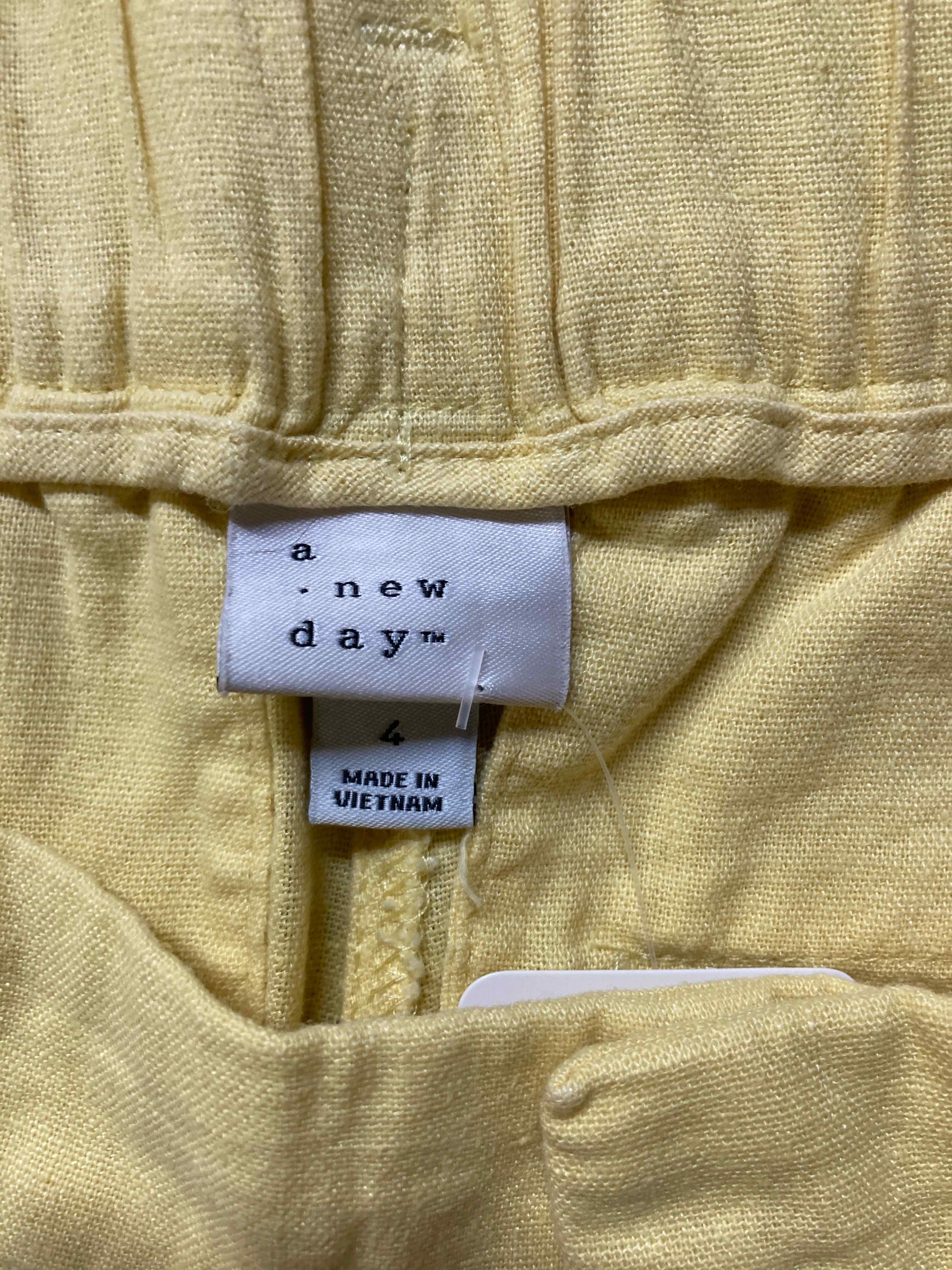 a new day Yellow Linen Blend Shorts Size 4