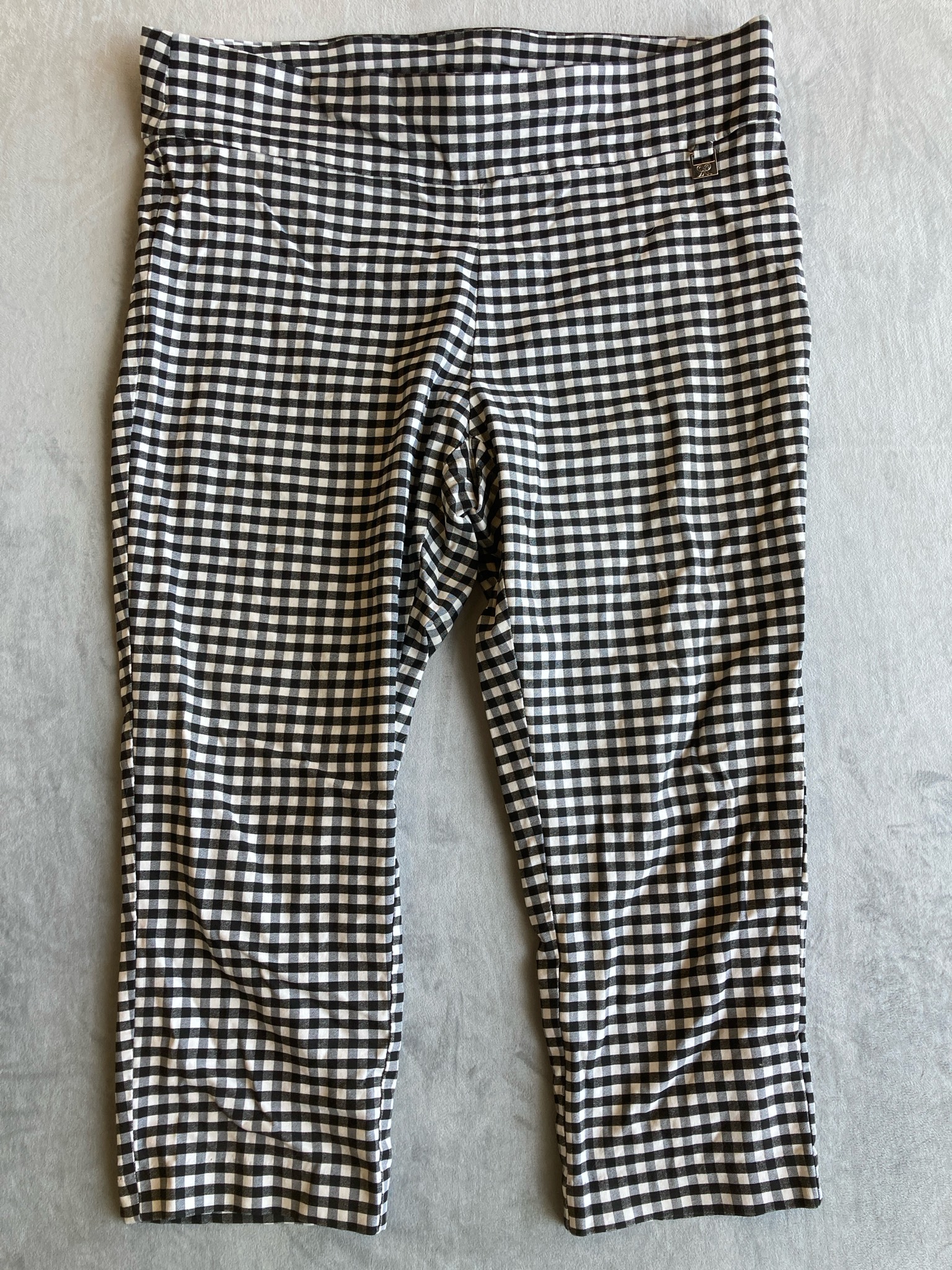 RAFAELLA Black and White Checked Capri Pants Size Size 18
