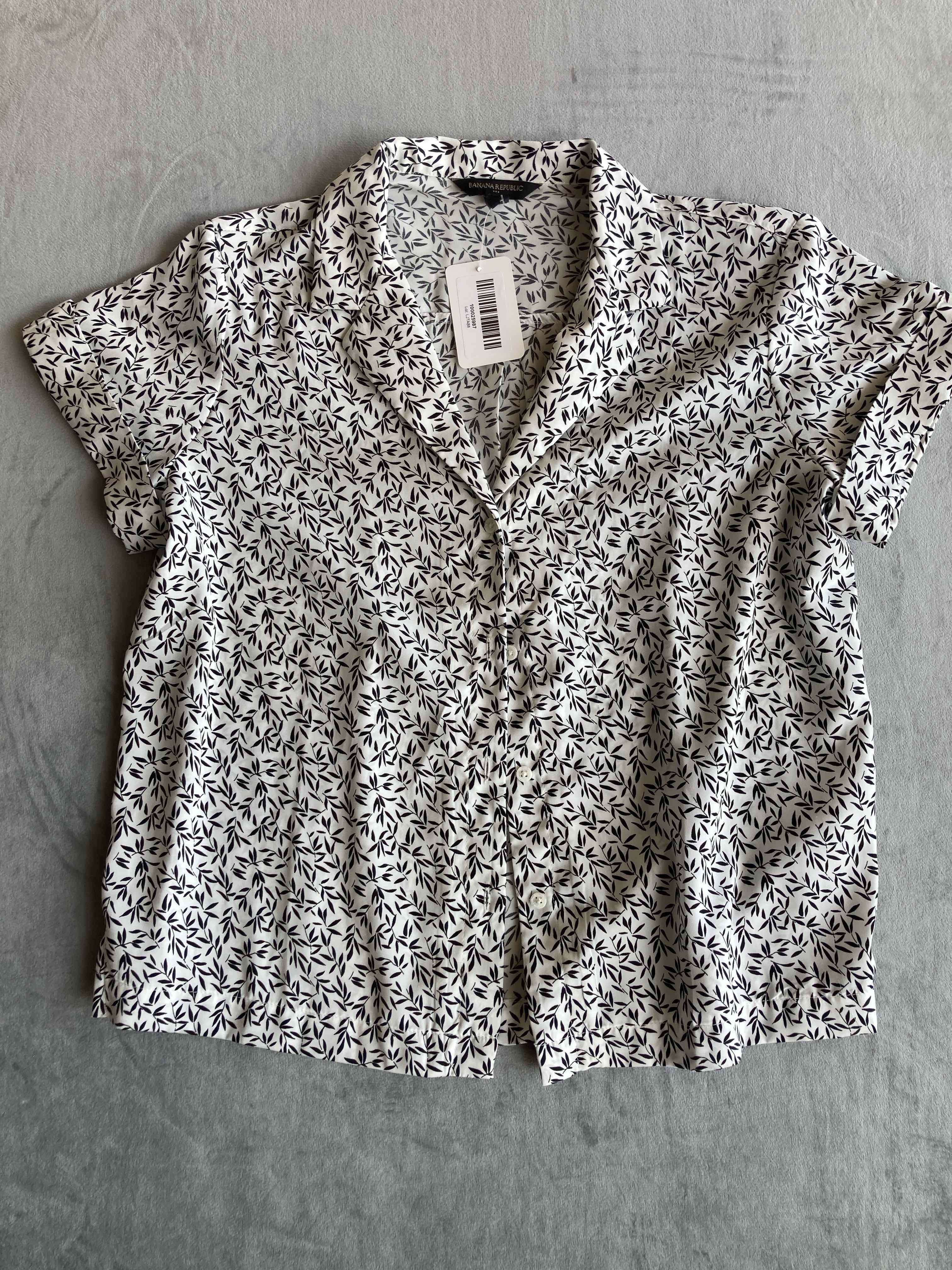 Banana Republic White Black Leaf Print Short Sleeve Top Small