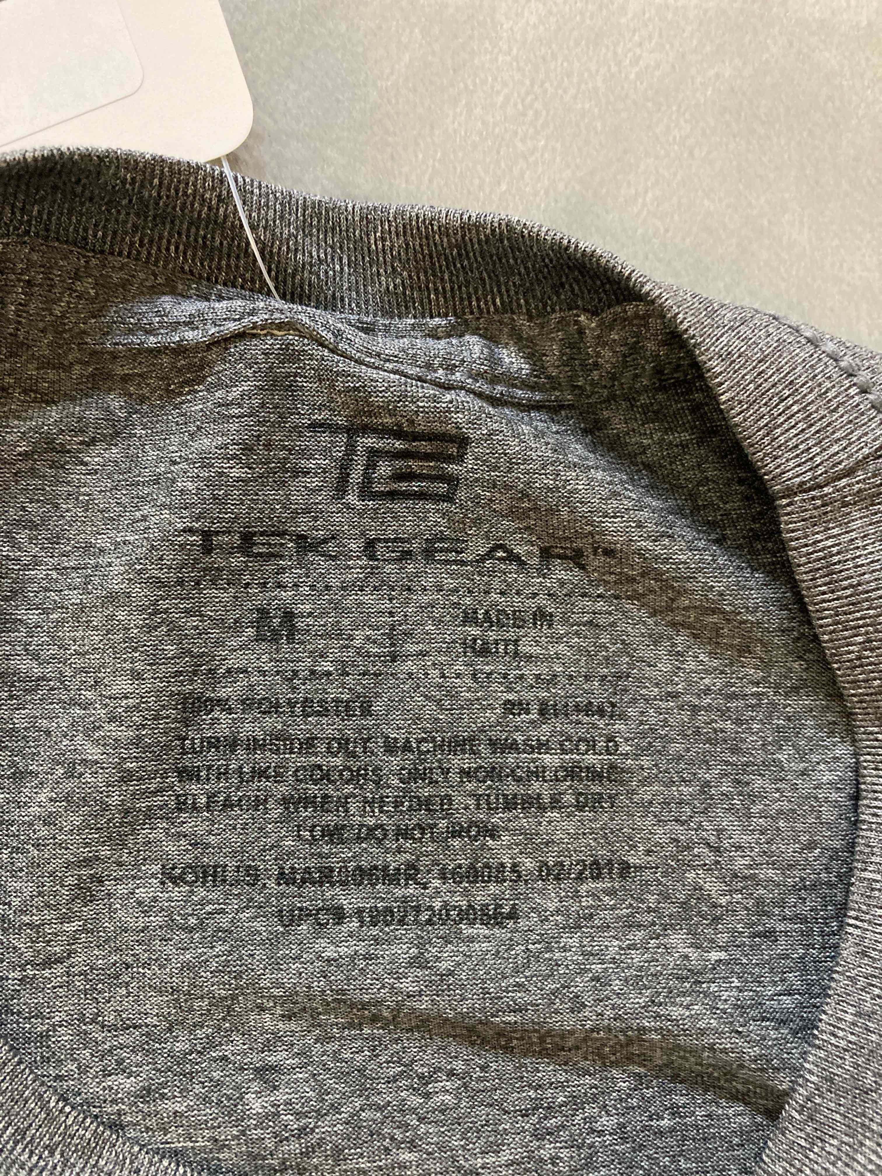 Tek Gear gray graphic athletic top size medium