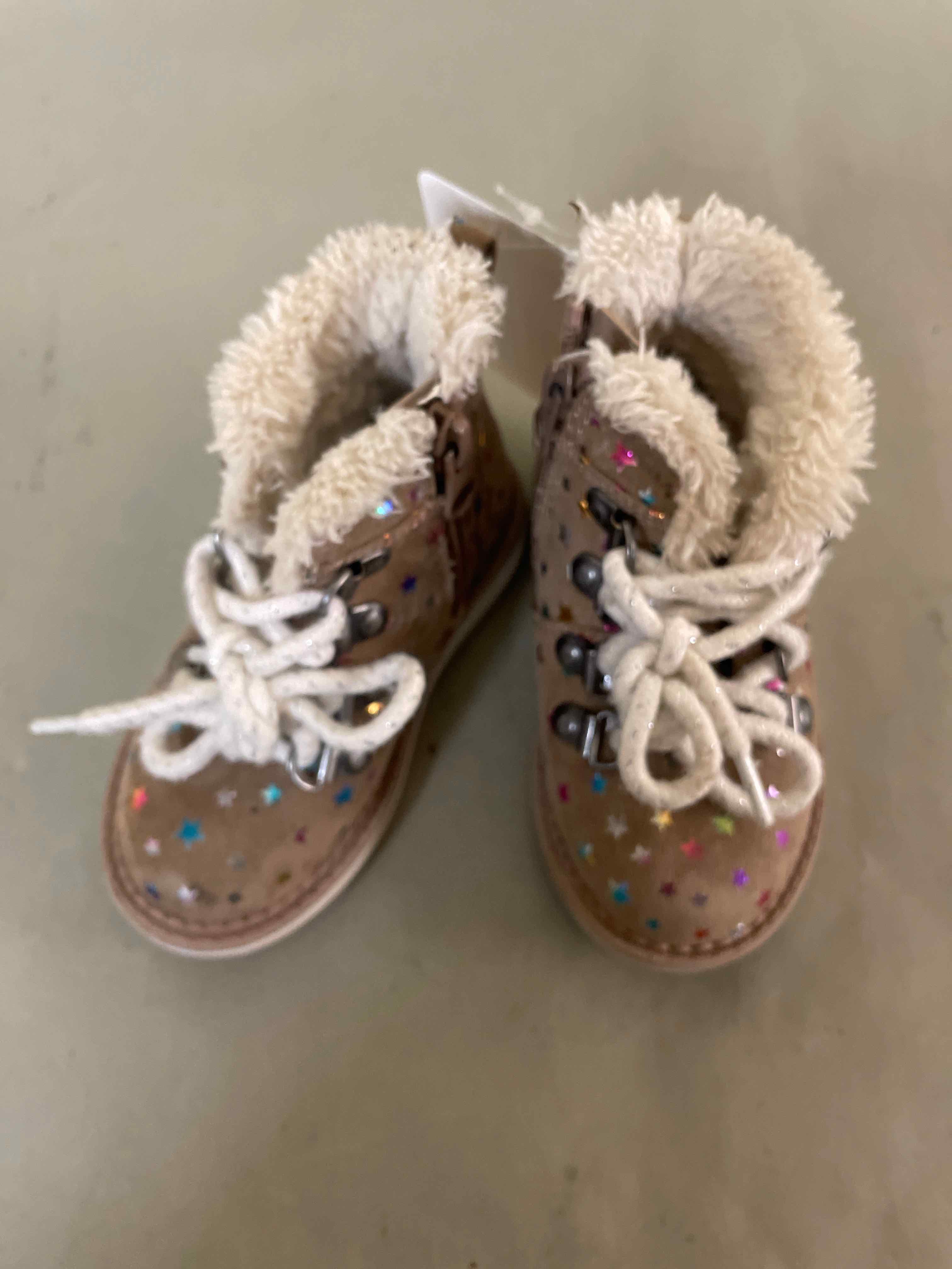 Cat & Jack brown rainbow star boots size 5