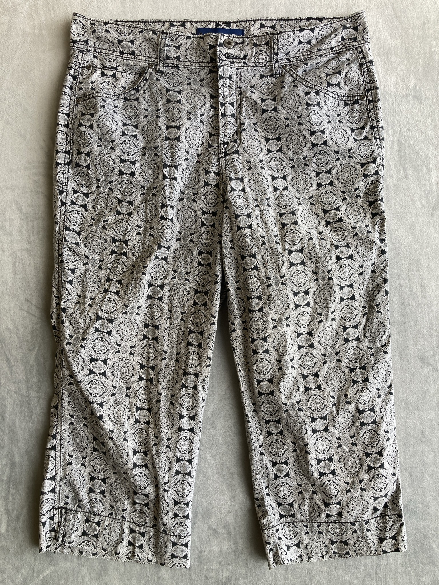 BANDOLINO BLUE Black White Paisley Capri Pants Size 12
