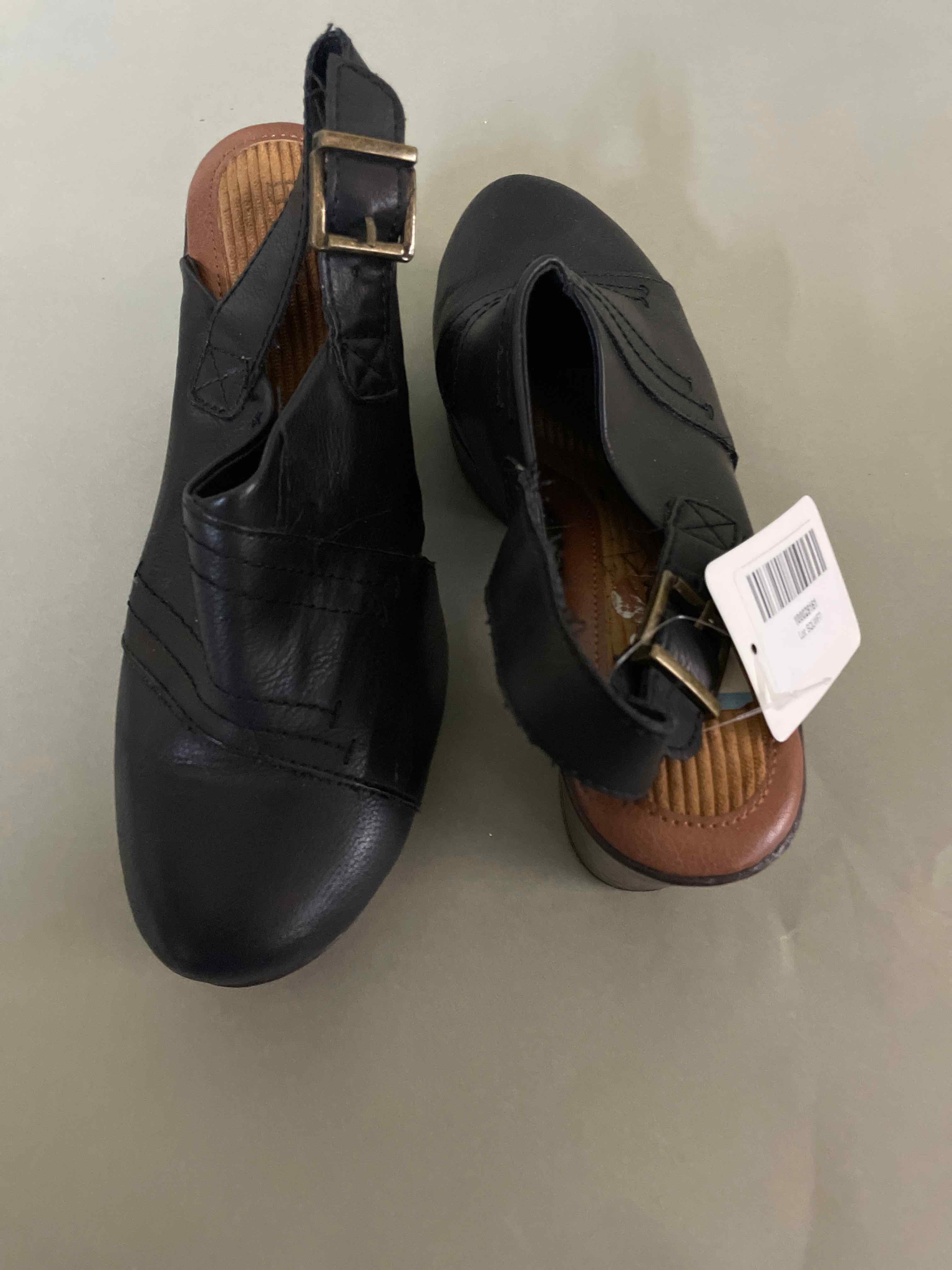bød Black Leather Slingback Shoes Size 8