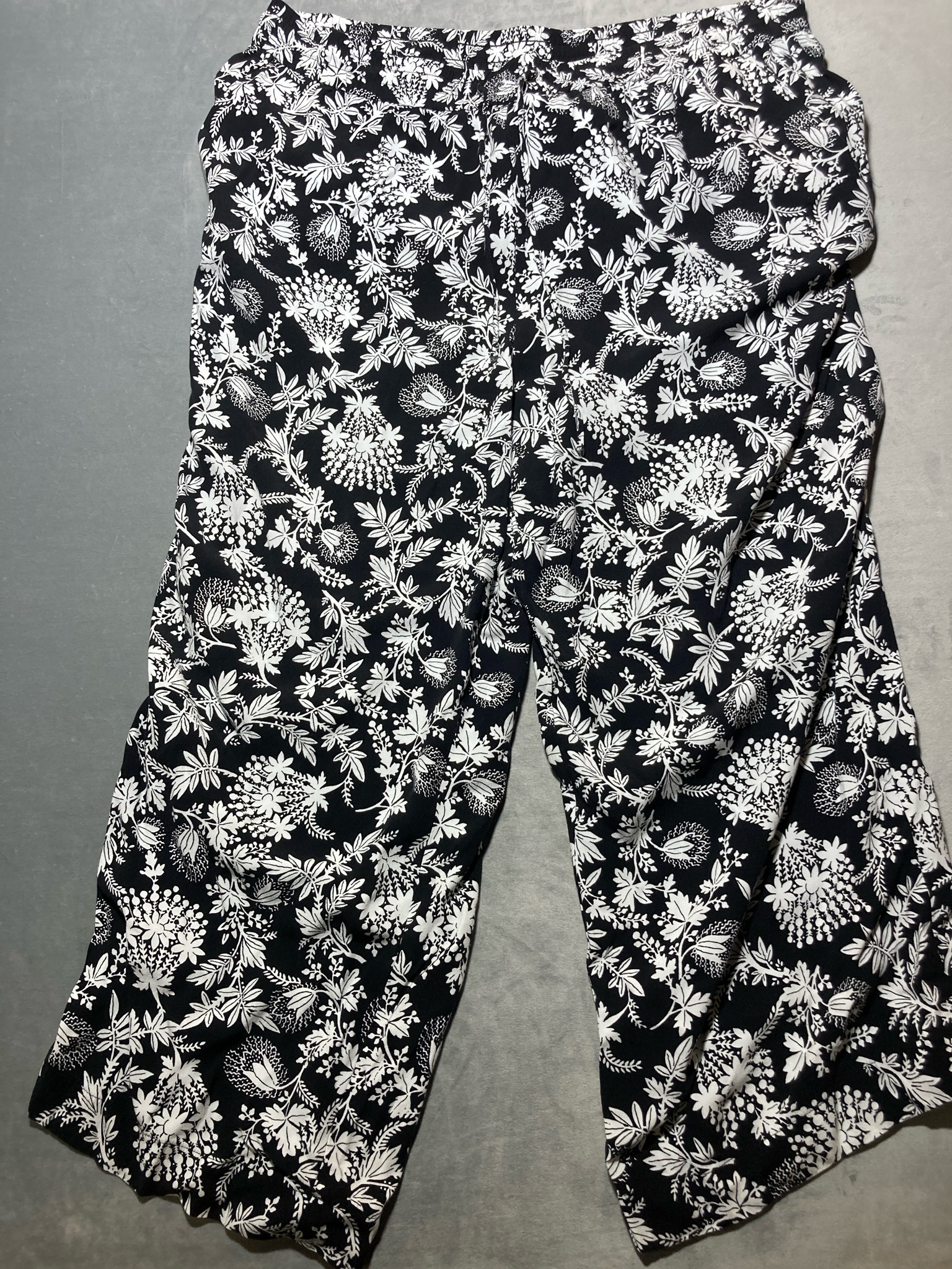 LOFT Black Floral Wide-Leg Pants Size Size 20