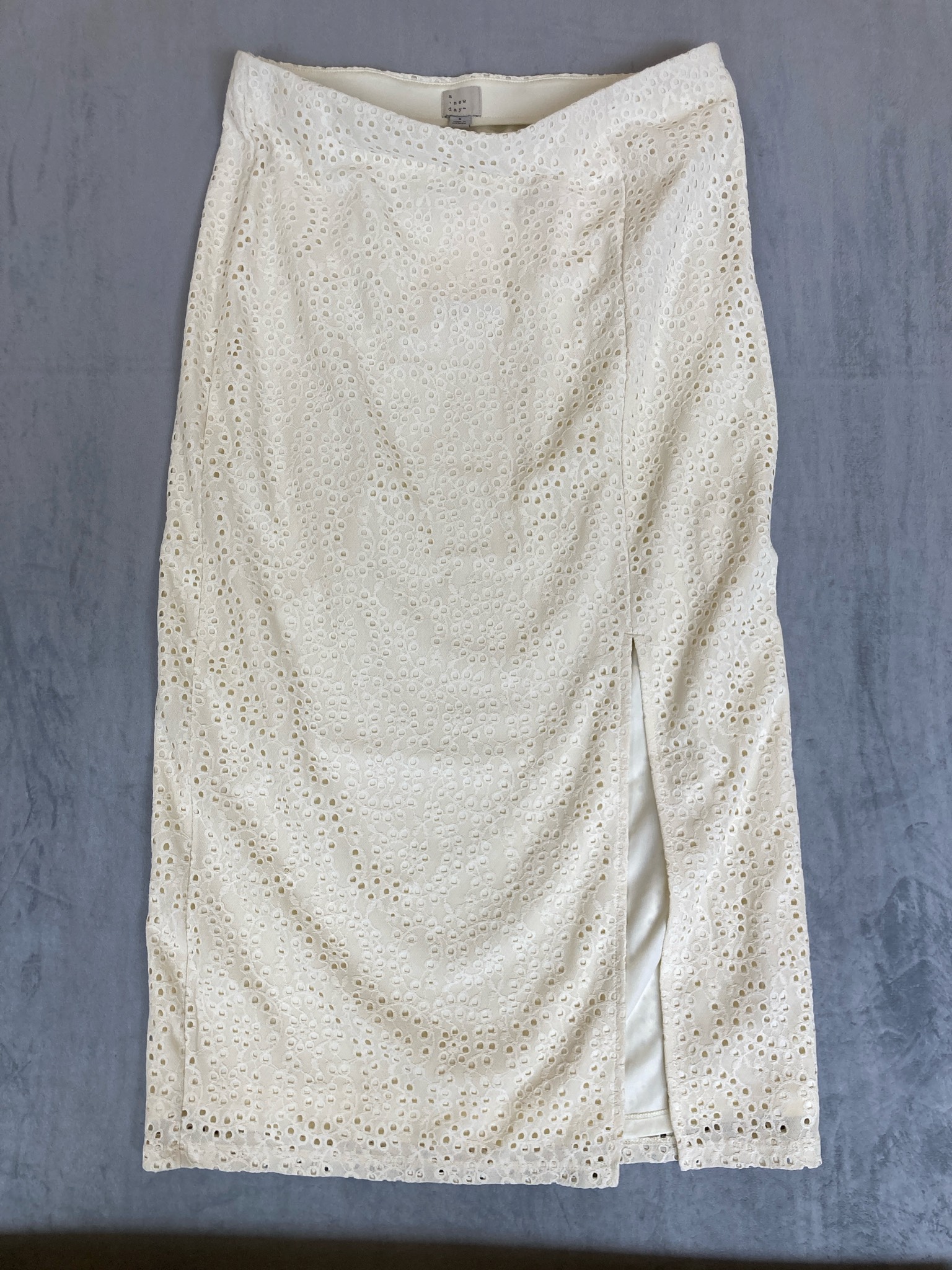 a.new.day. White Perforated Skirt Size SIZE 8