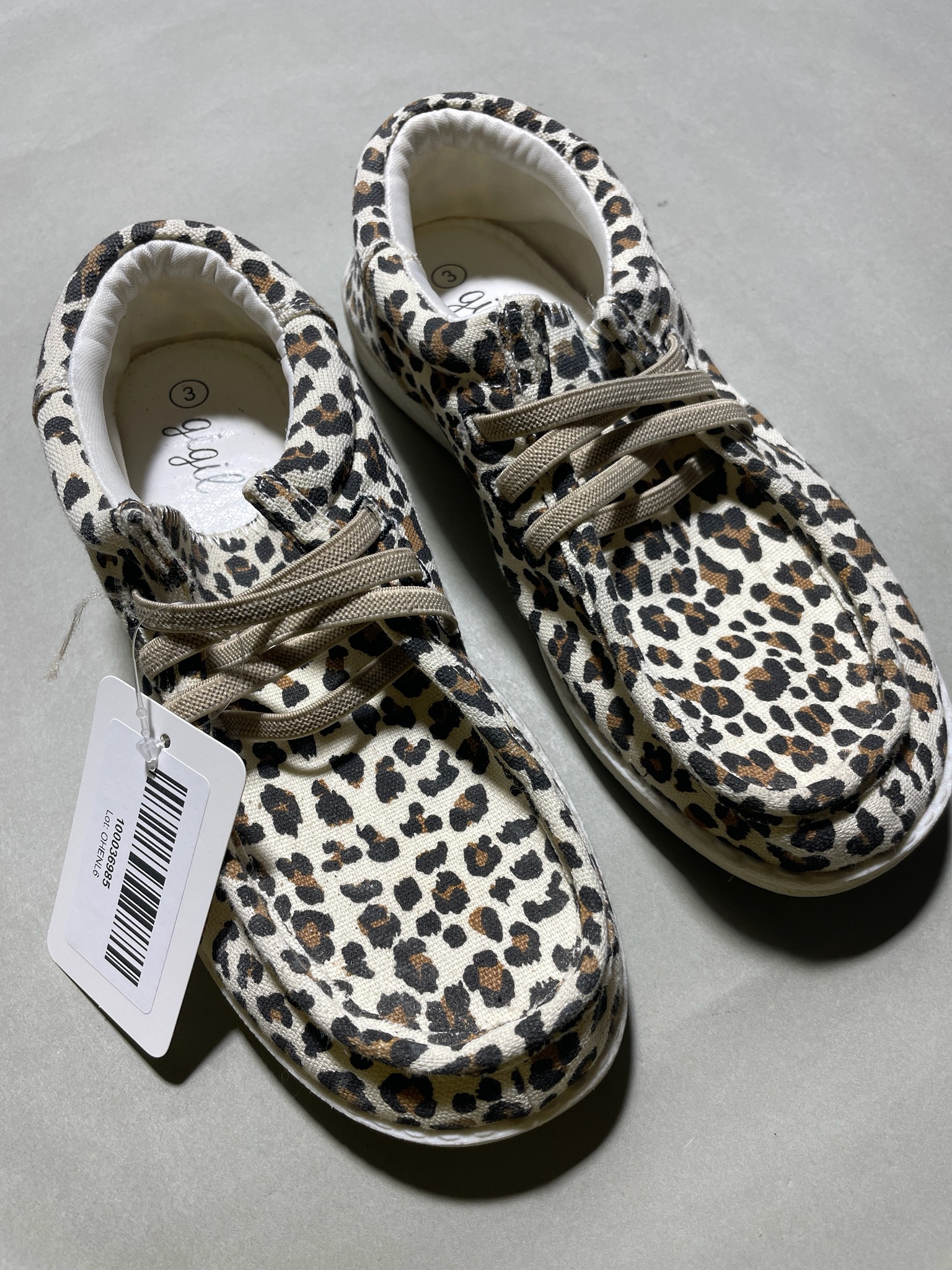 gigil leopard print slip on shoes size 3
