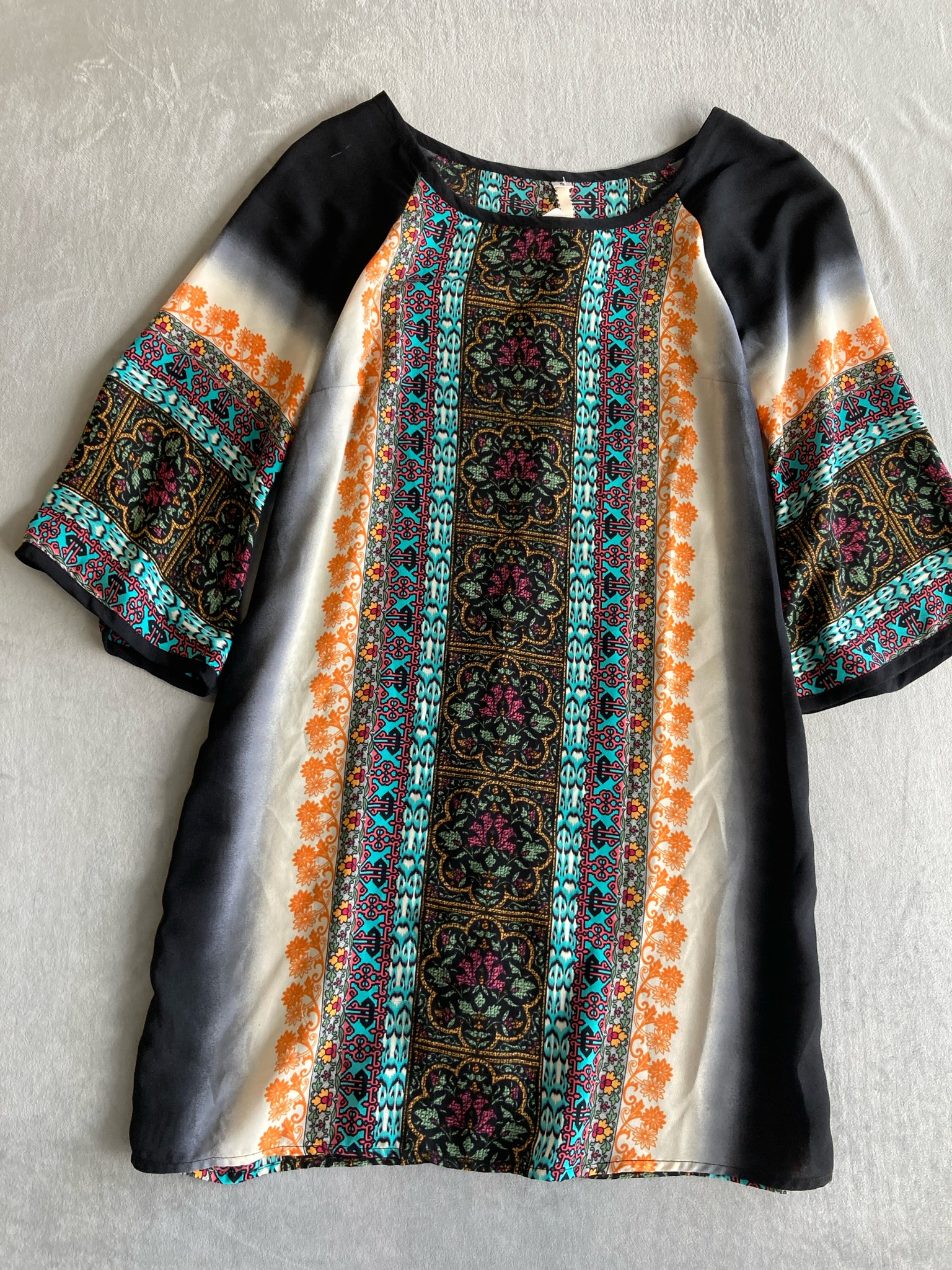 Le Miracle Multicolor Medallion Satin-Like Tunic Top Size S