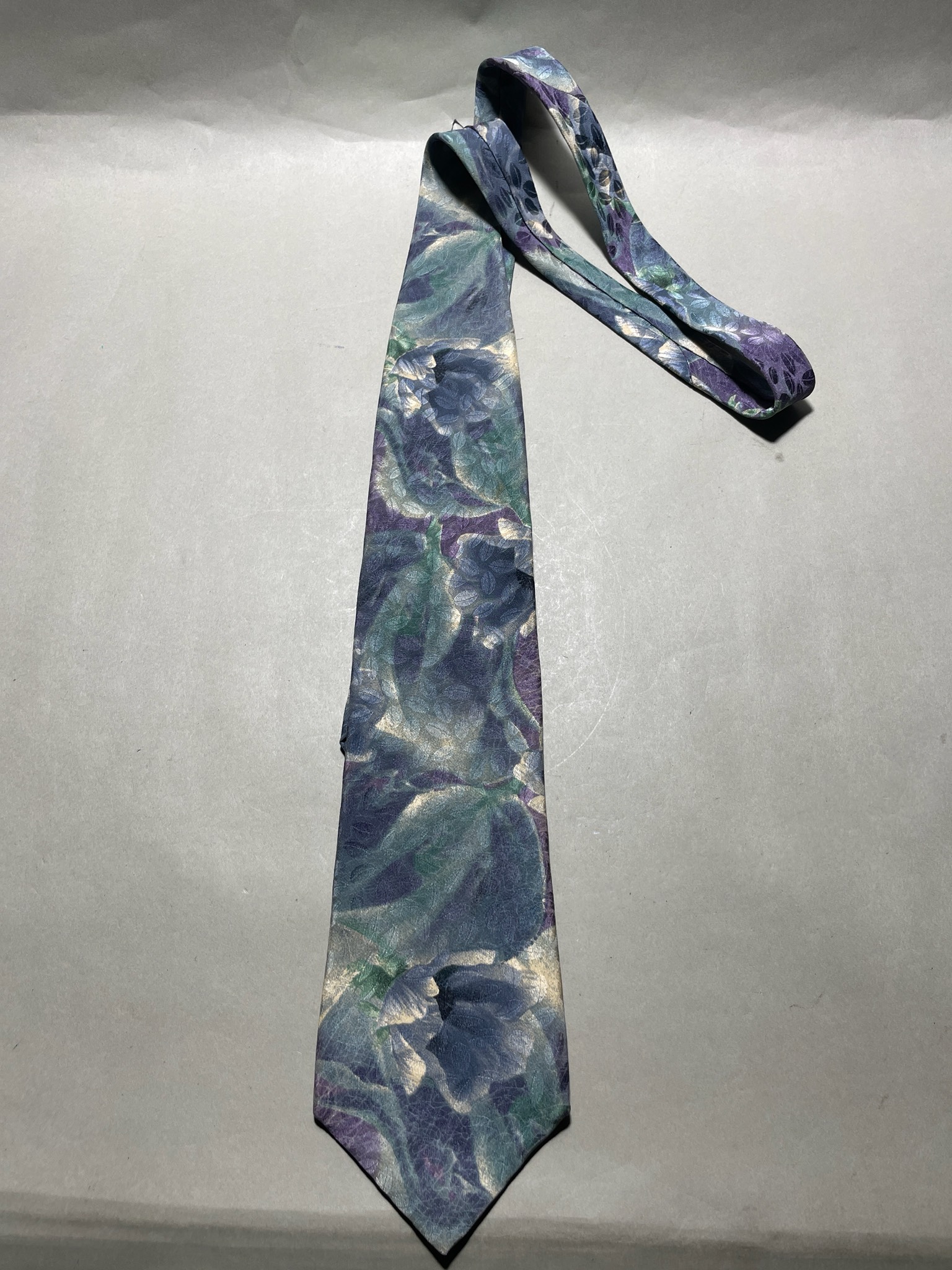 Structure blue and purple floral silk tie 