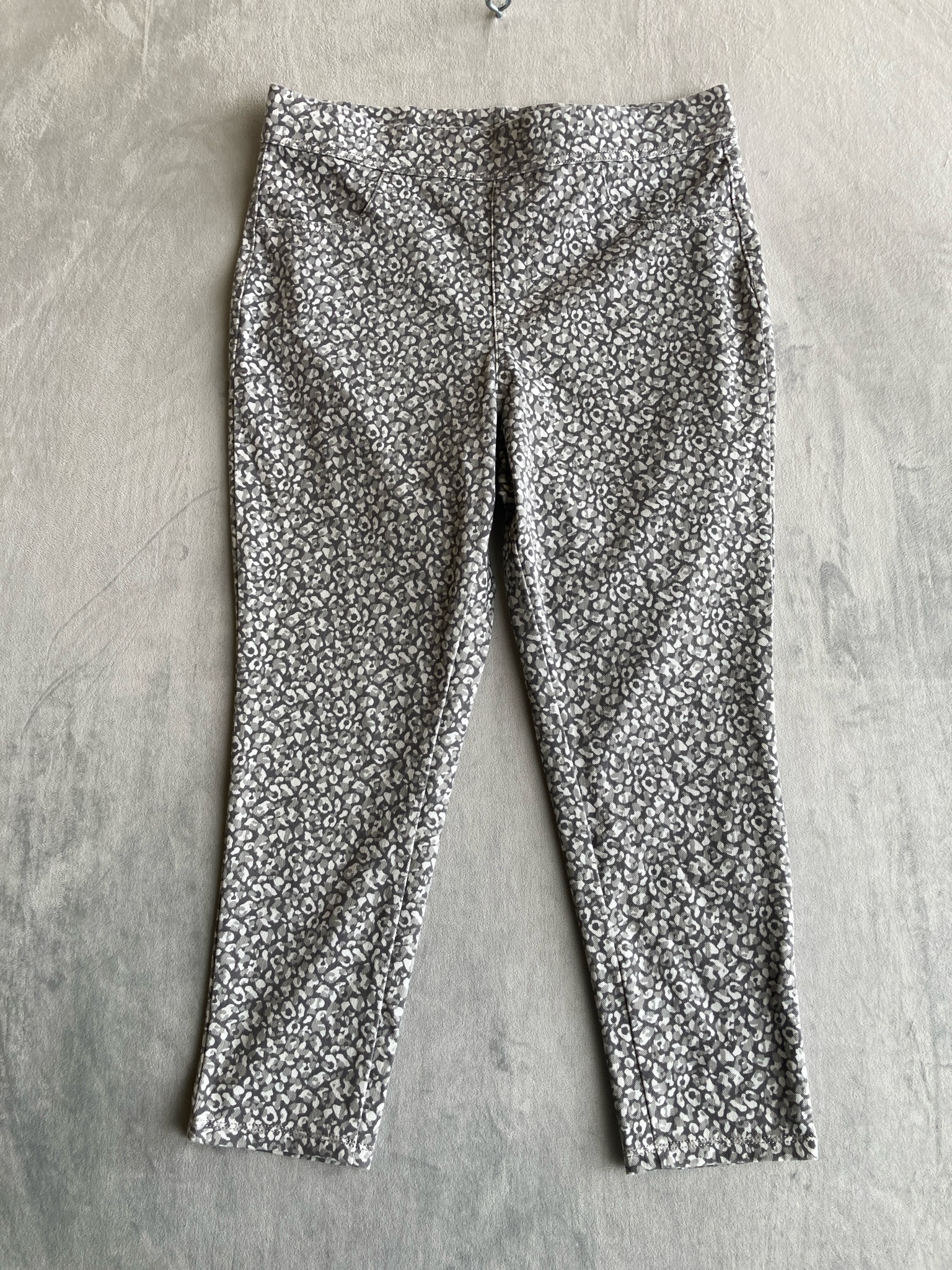 Time and Tru Gray and White Leopard Knit Leggings Size L (12-14)