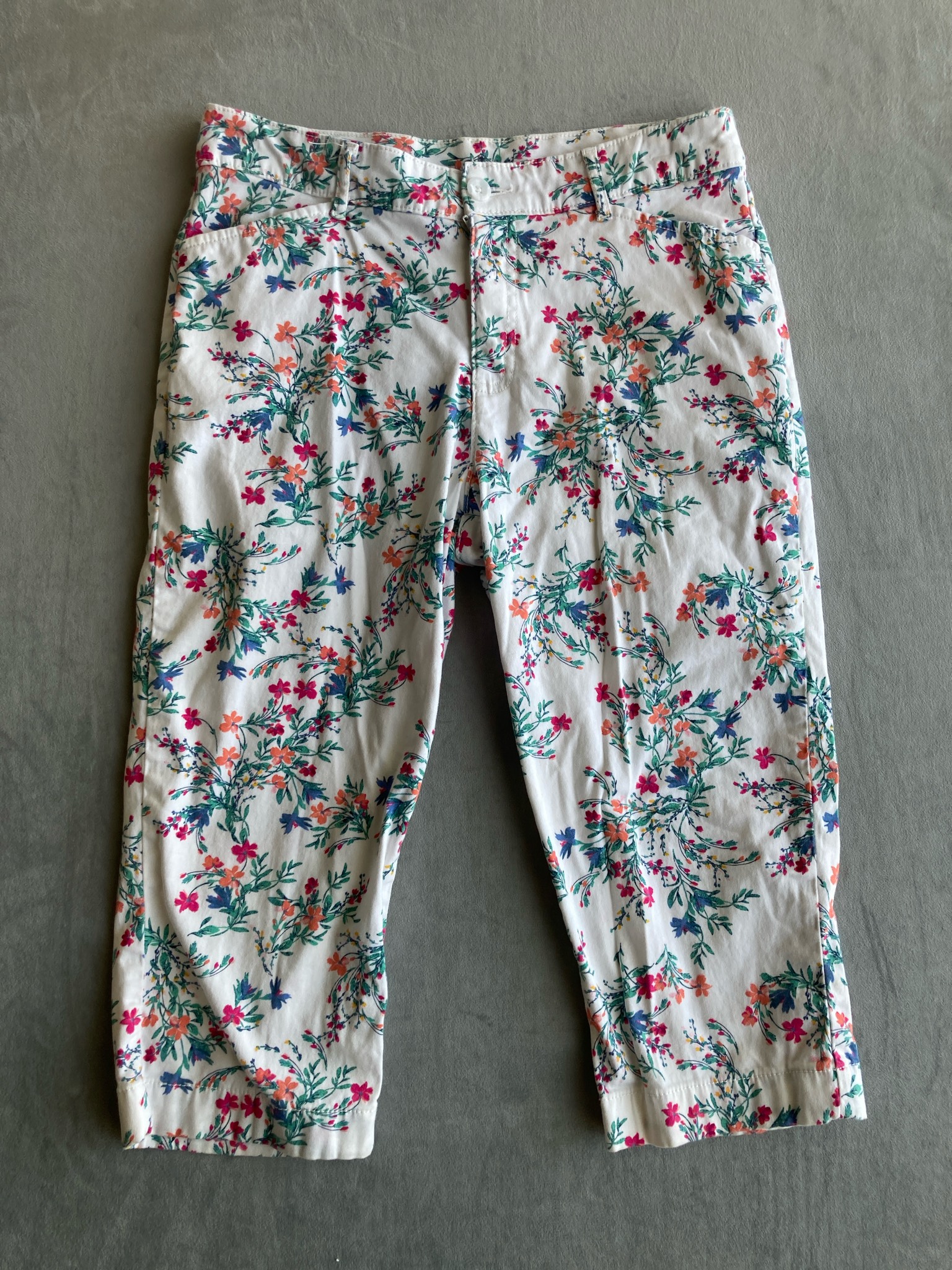 St. Johns Bay White Floral Cotton-Blend Capri Pants Size Size 12