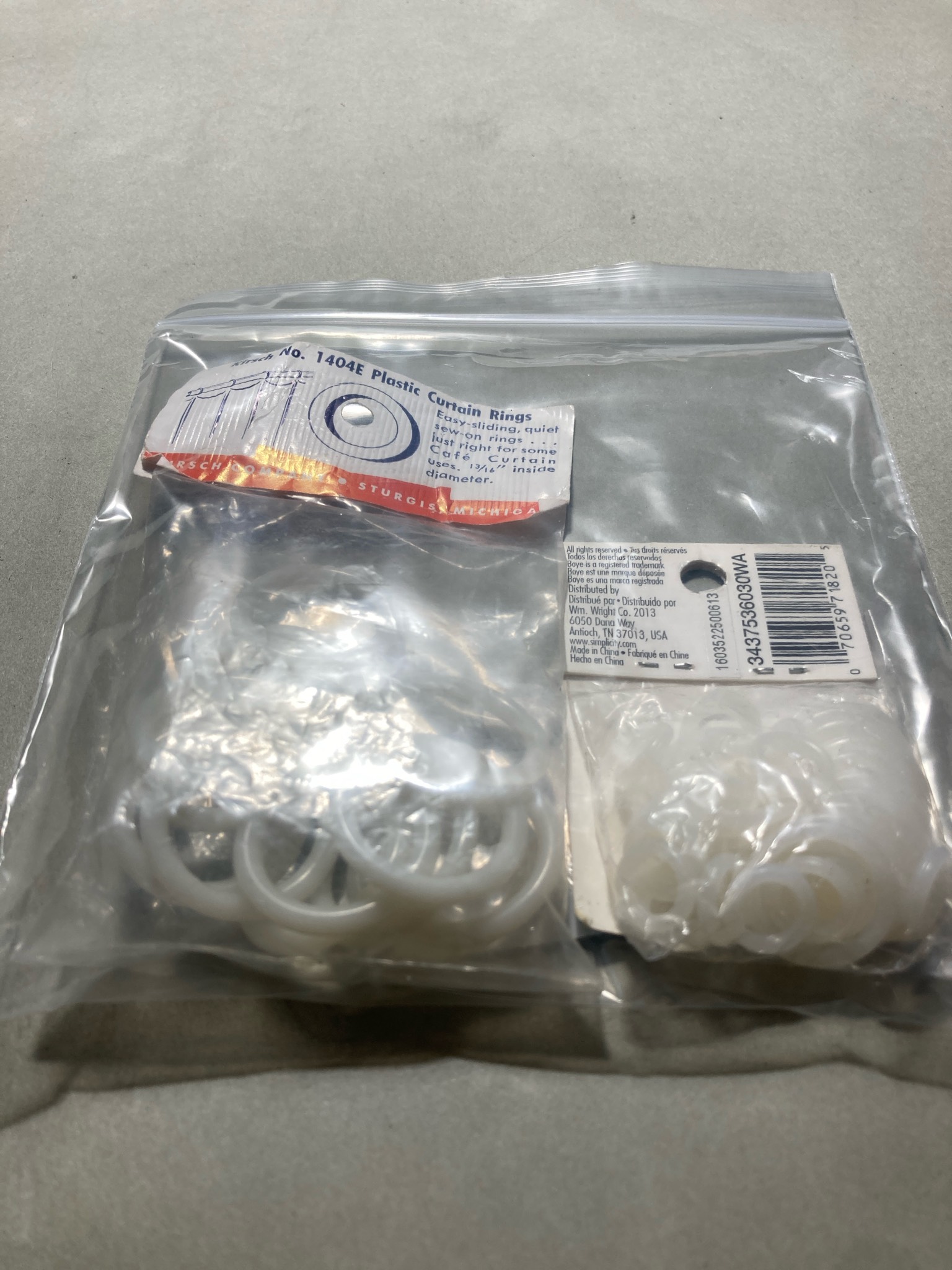 Kirsch White Plastic Curtain Rings Size Assorted sizes (.5 in, .75 in, 13/16 in)