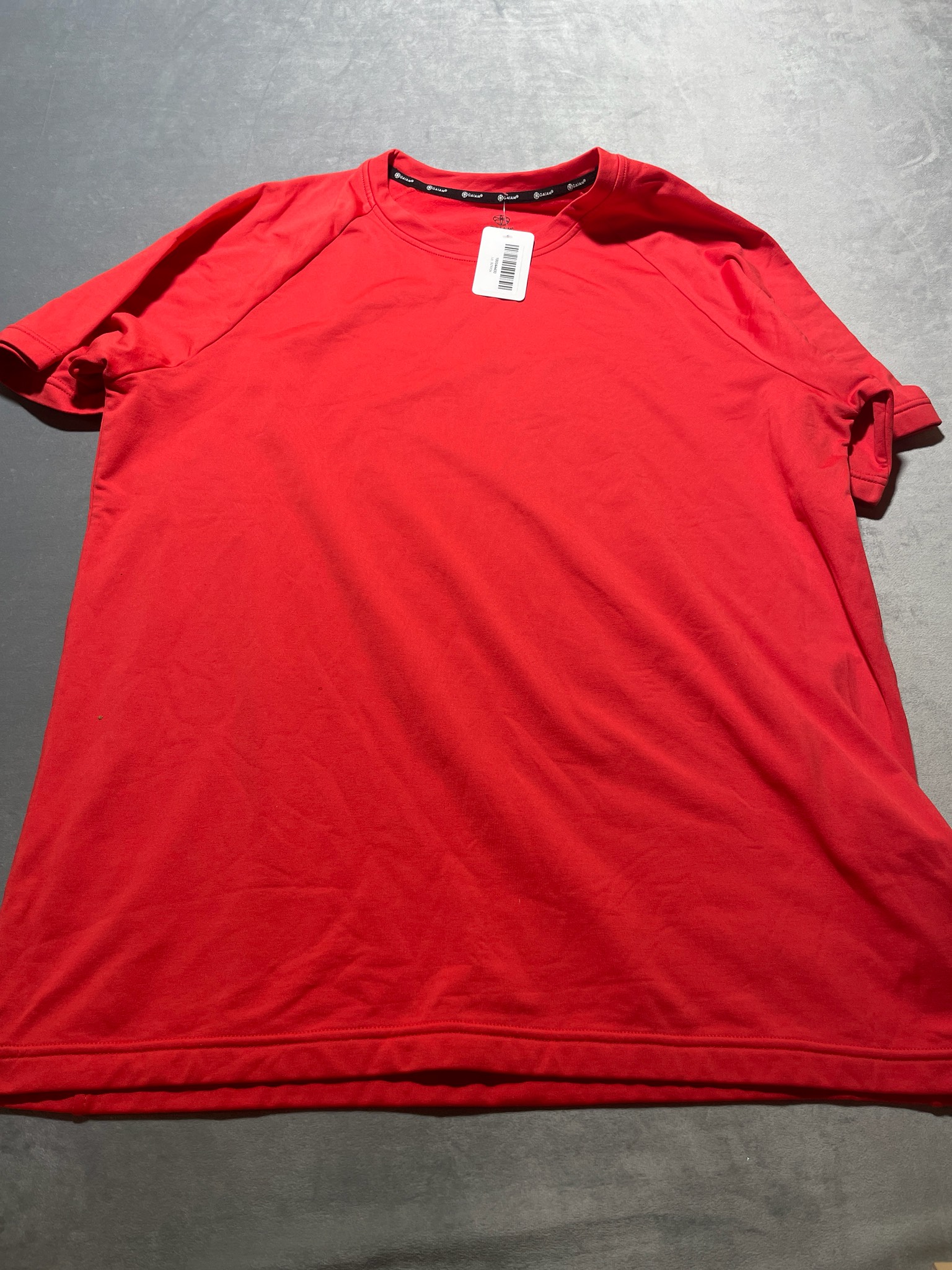 Gaiam red polyester blend shirt size XL