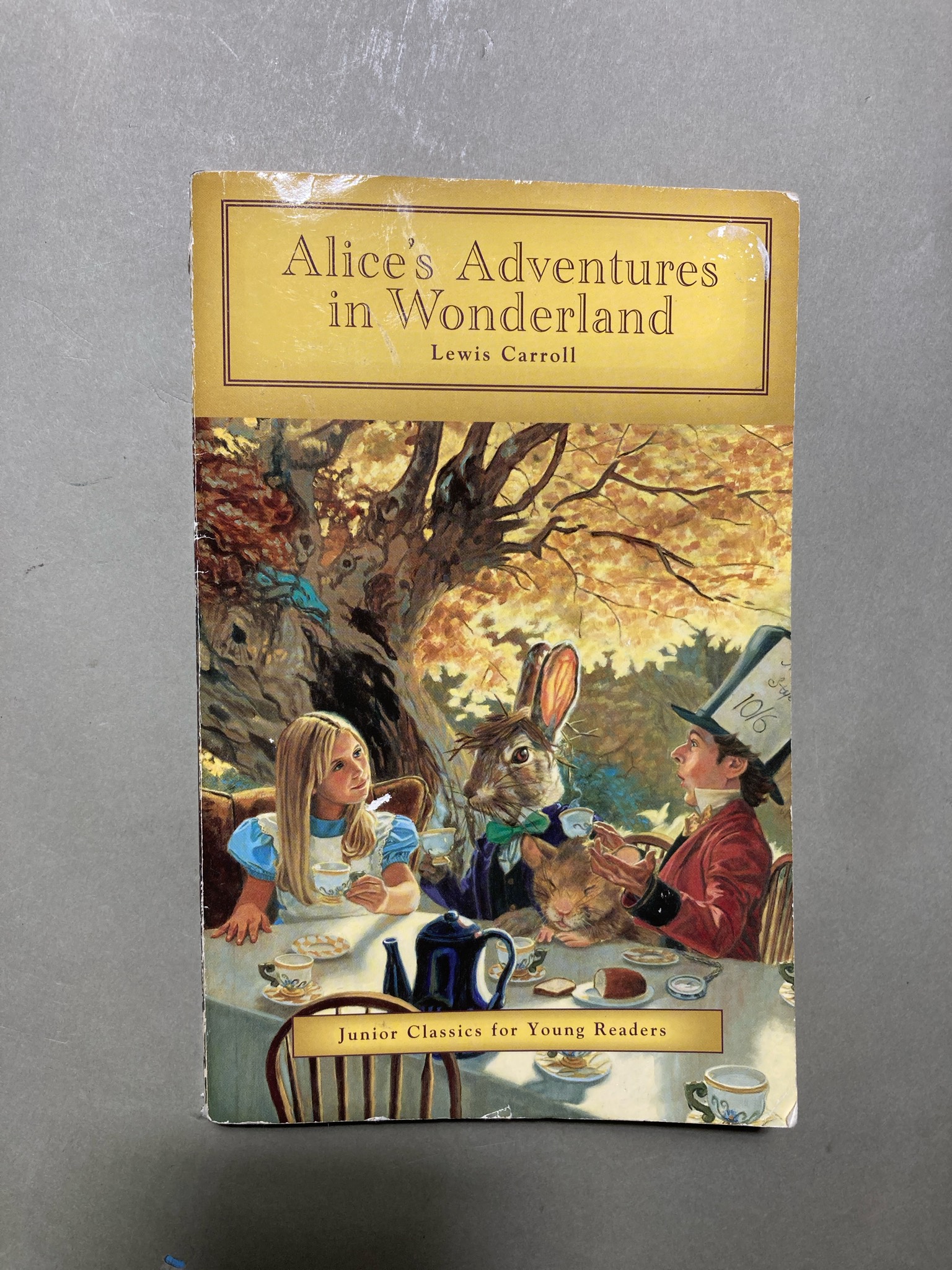 Creative Edge Alice's Adventures in Wonderland Paperback