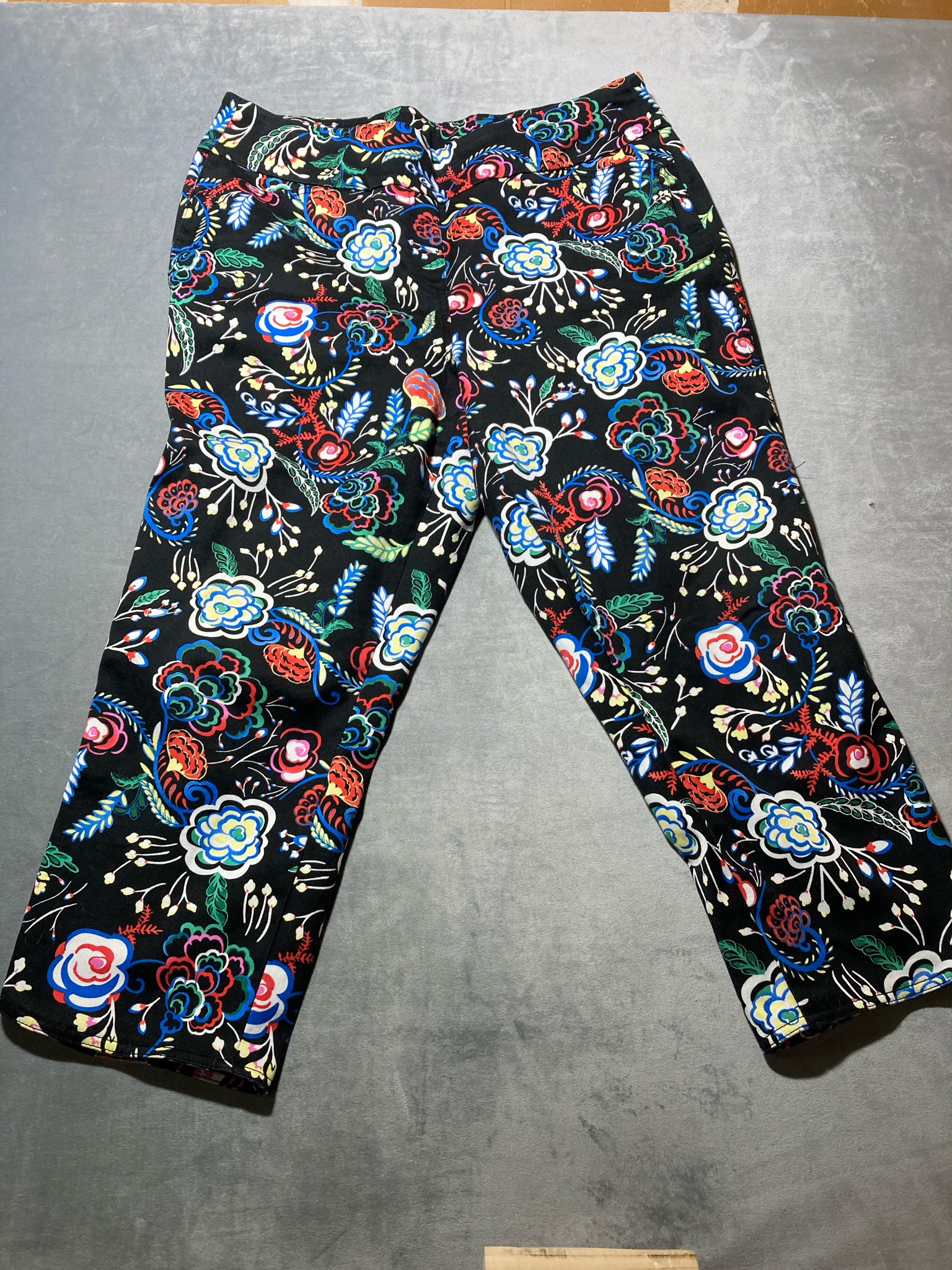 Westbound Black Multicolor Floral Cotton Blend Cropped Pants Size Size 18