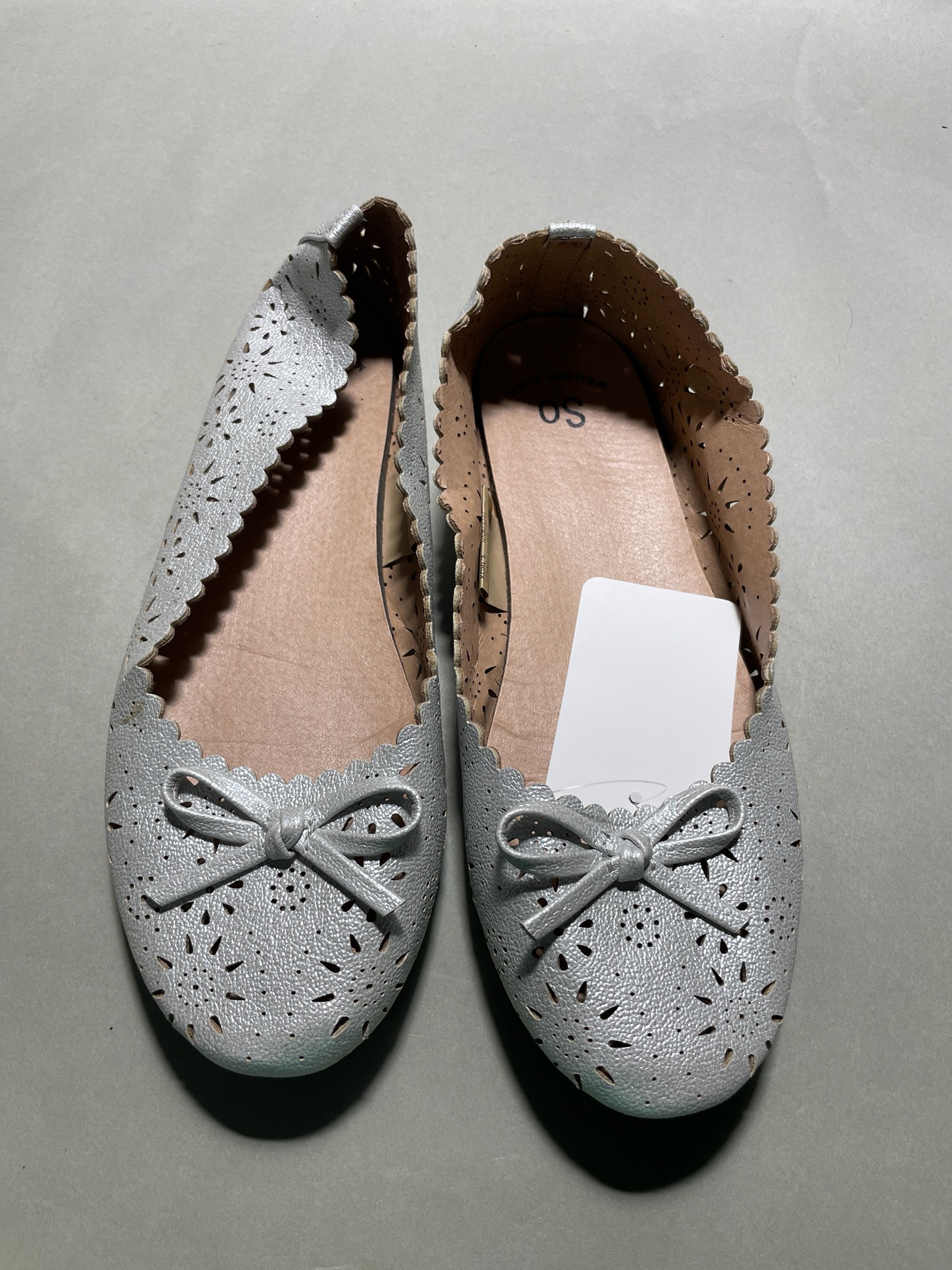 So silver memory foam flats size 4