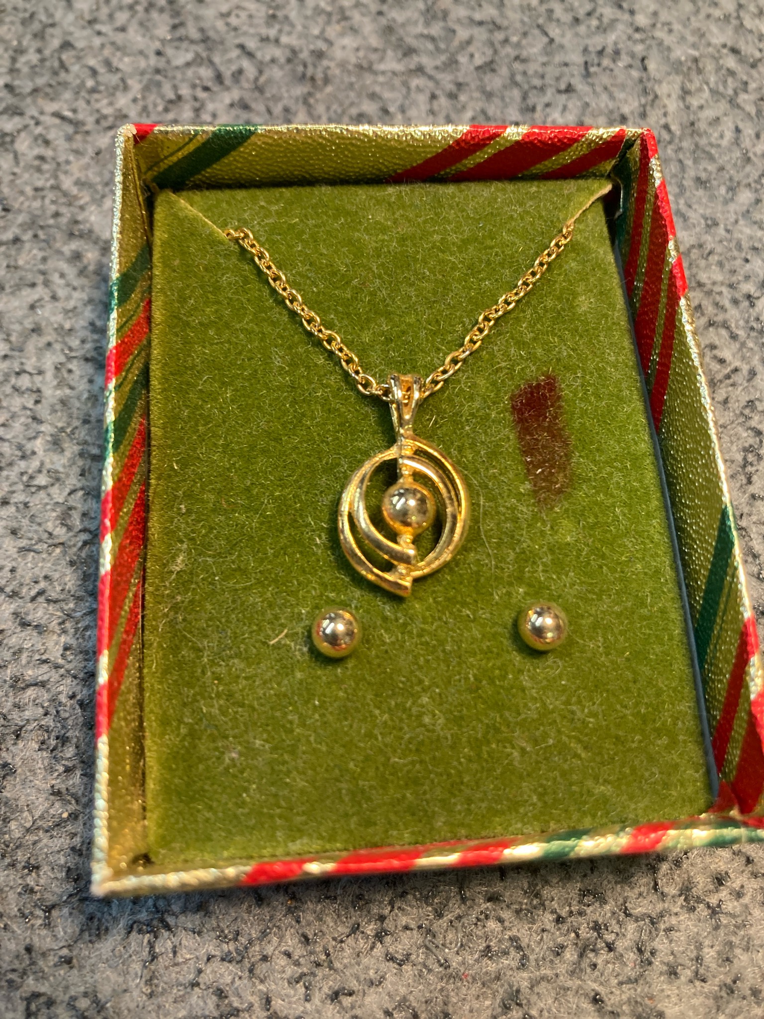 Vintage Gold Tone Pendant and Silver Tone Stud Earring Set