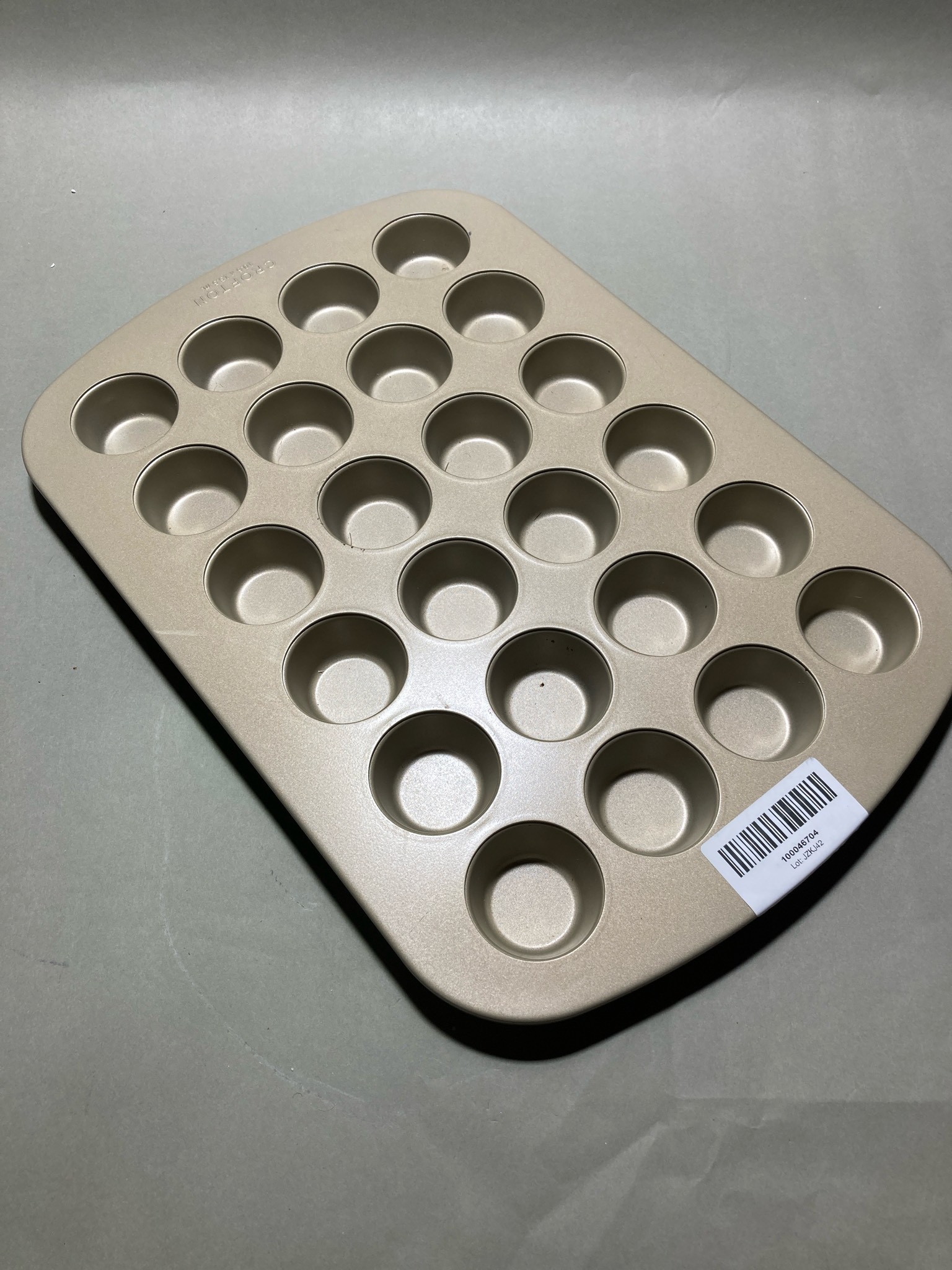Crofton Champagne 24-Cup Muffin Pan Size 10 x 1.25 in