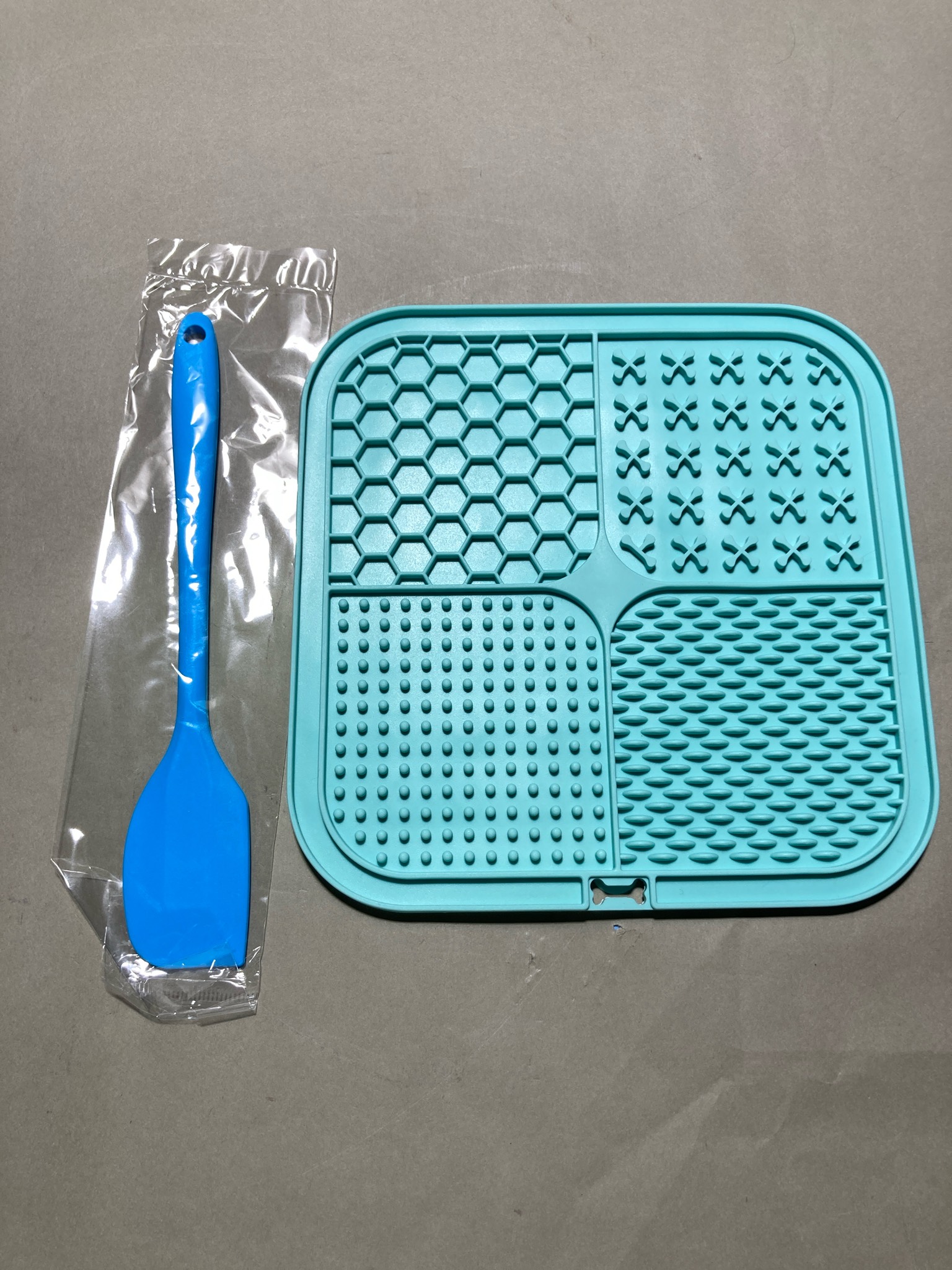 Lukito Turquoise Silicone Slow-Feeder Mat