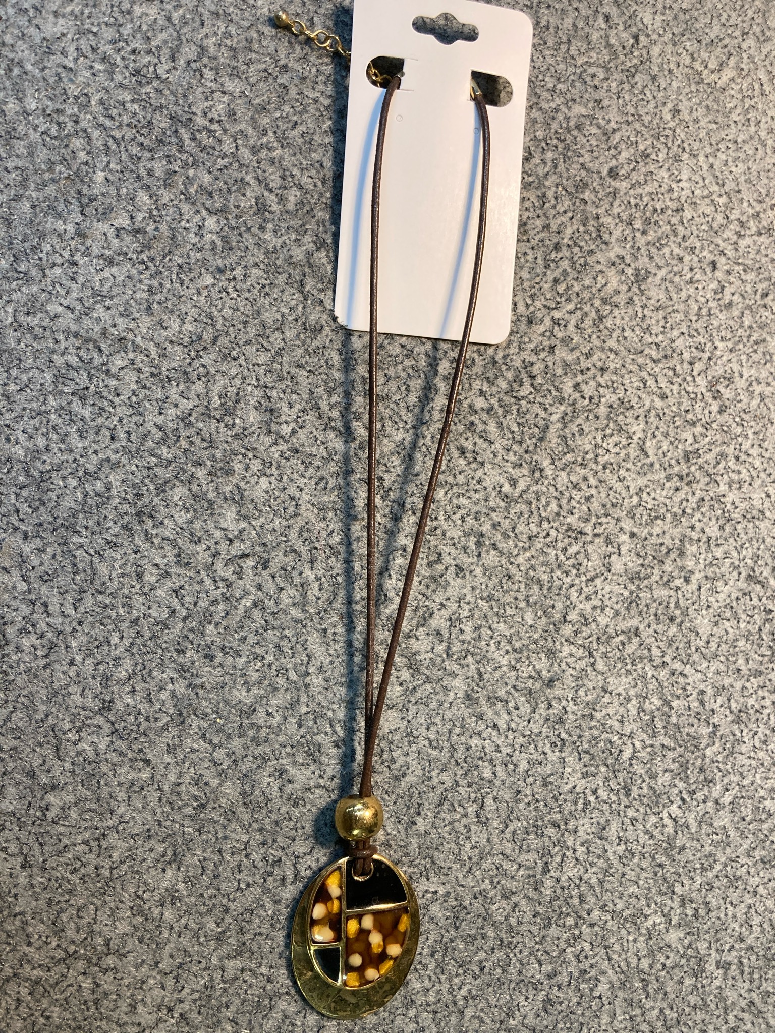 KC Gold Tone Tortoiseshell Inlay Pendant Necklace