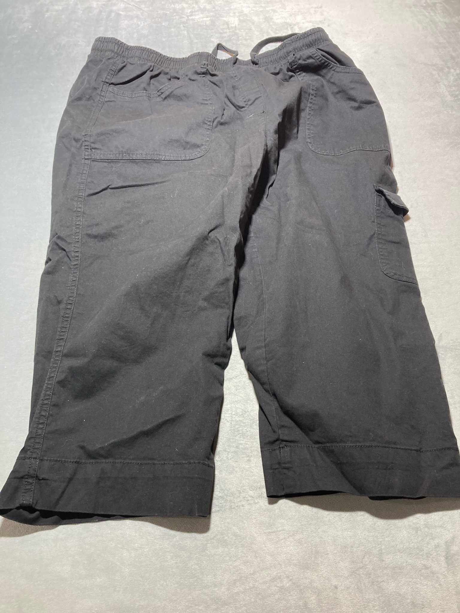 Black Cotton-Blend Cargo Capris