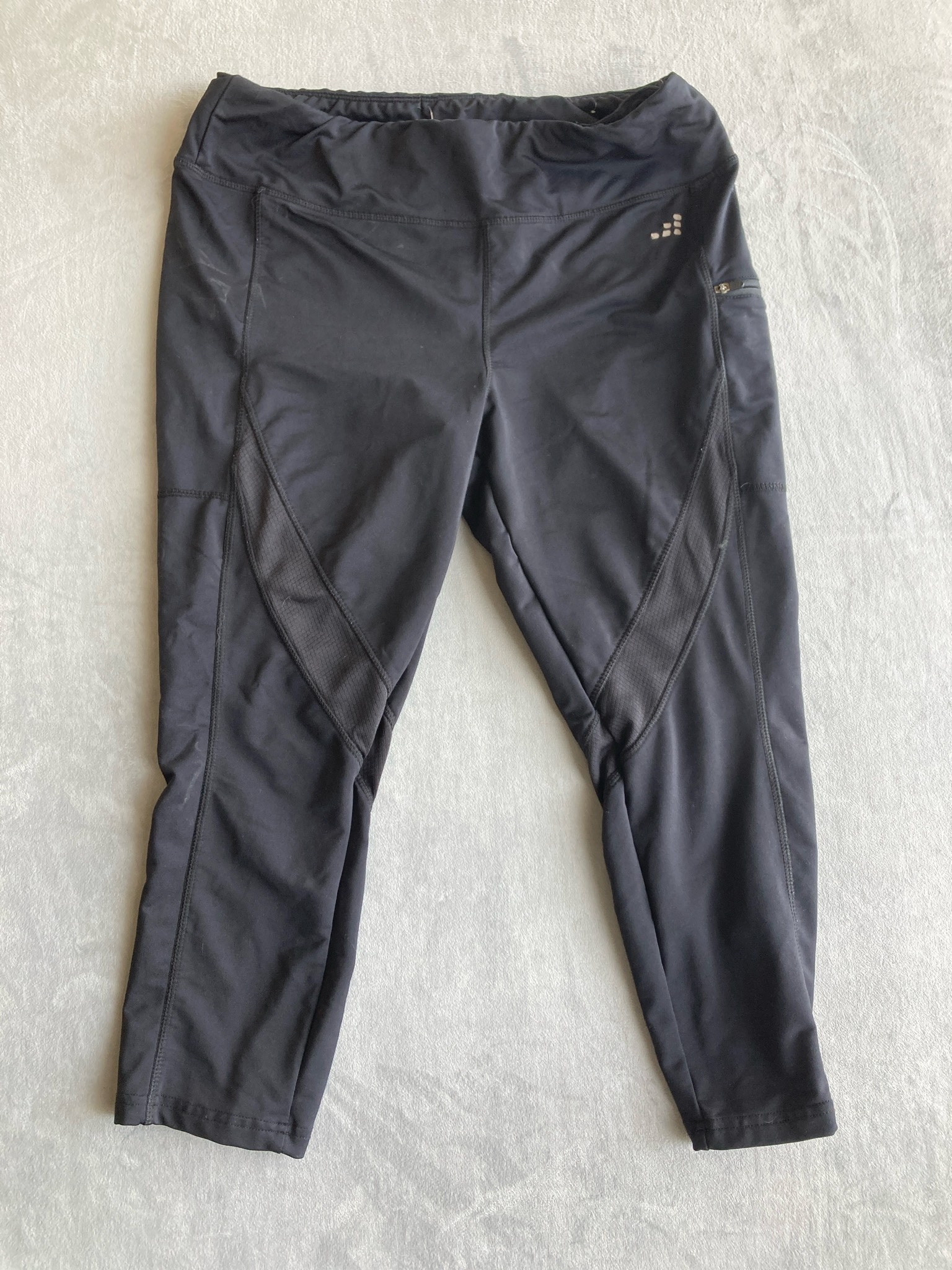 Black Stretch Synthetic Capri Leggings