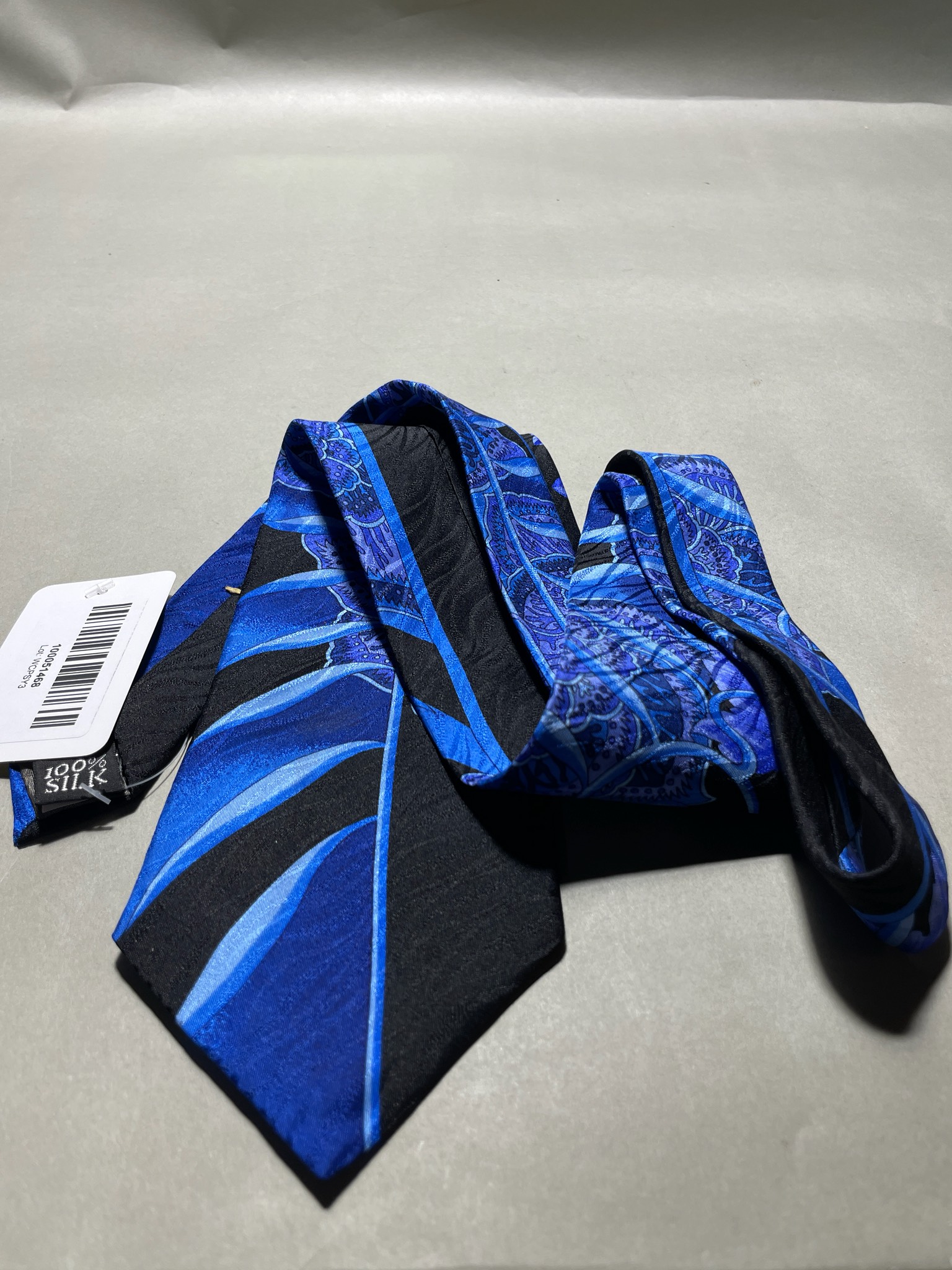 Van Huesen blue and purple floral silk tie