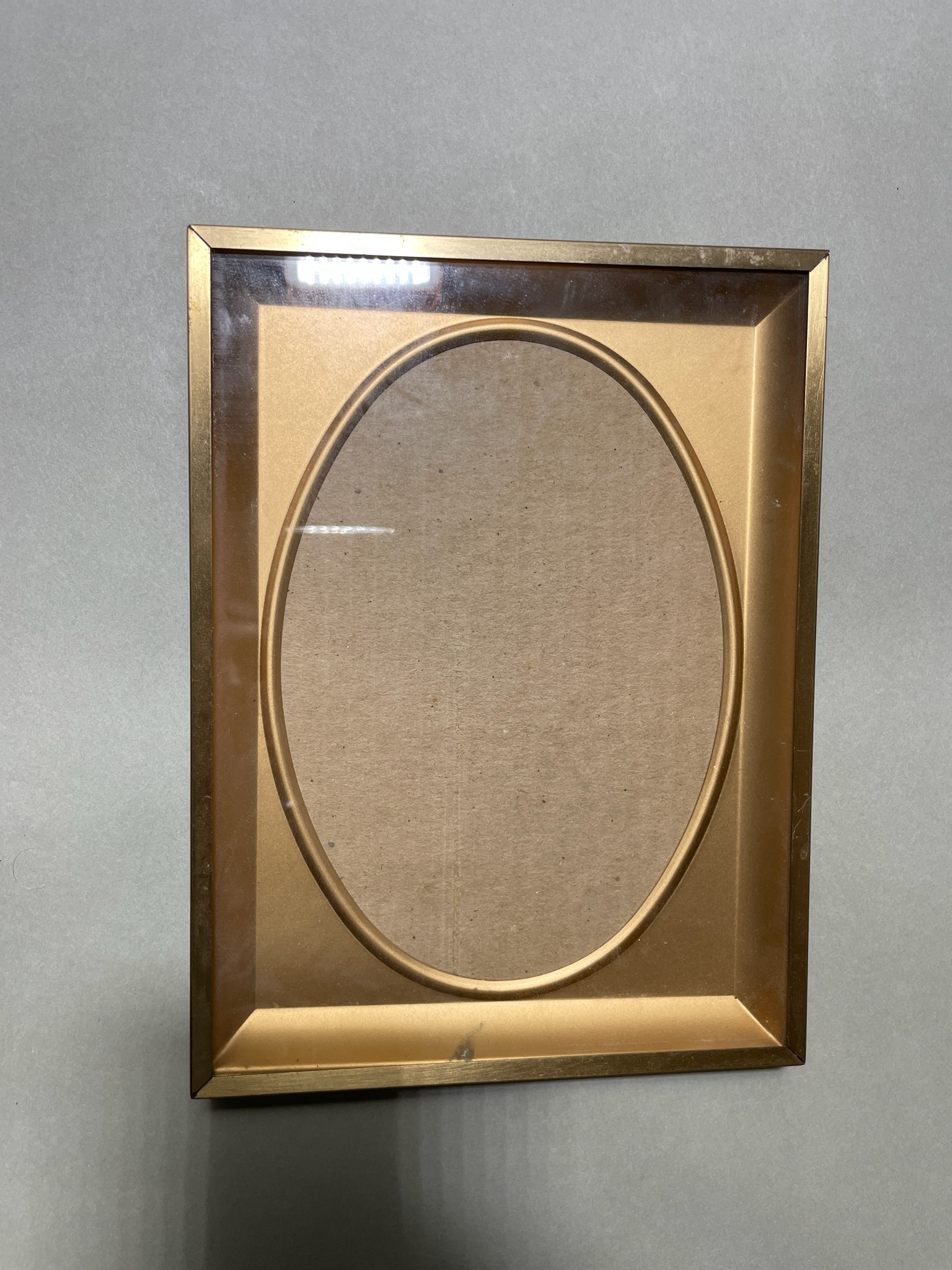 Gold Oval Mat Picture Frame