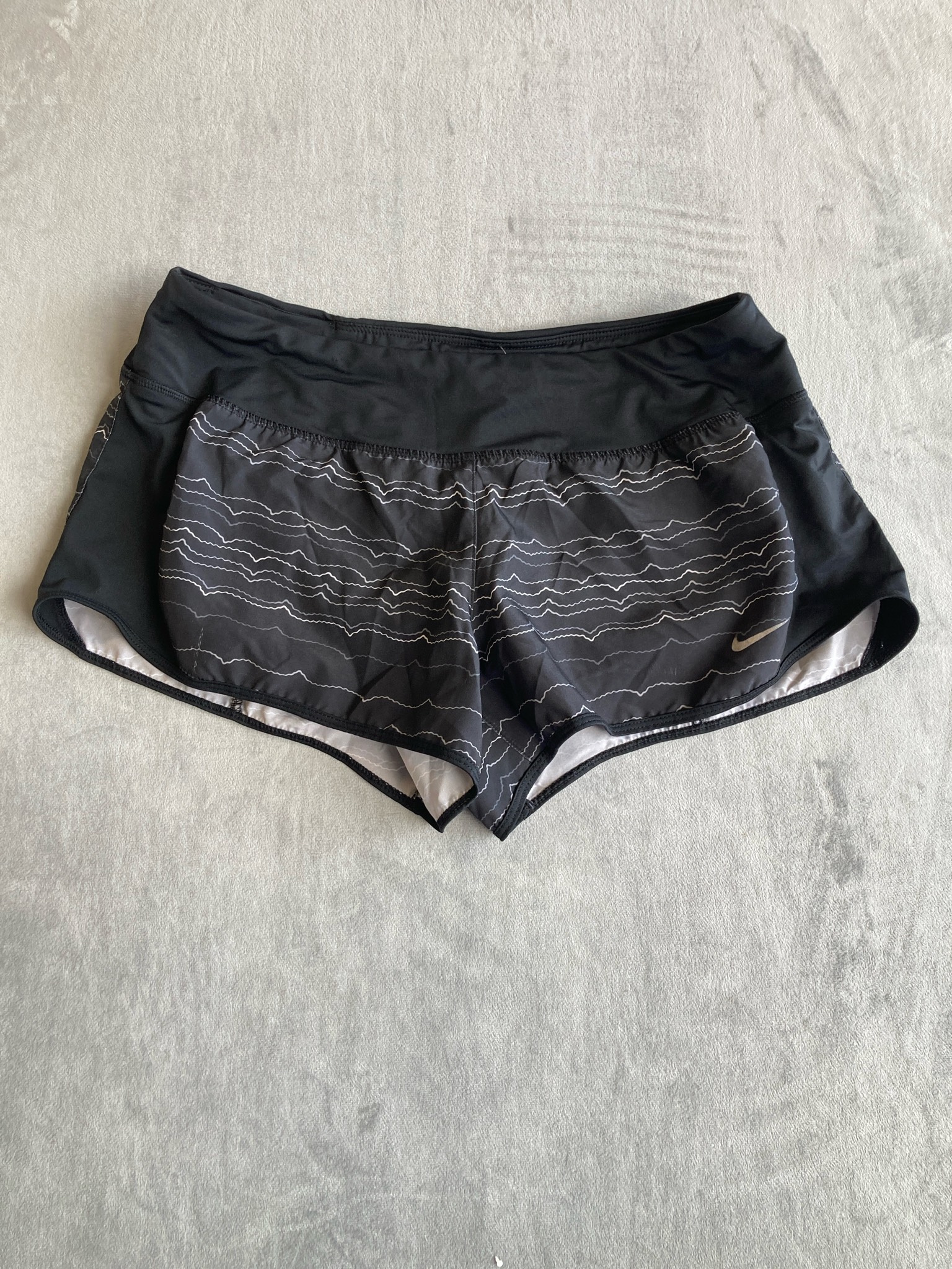Nike Black Wavy Print Dri-FIT Shorts Size M