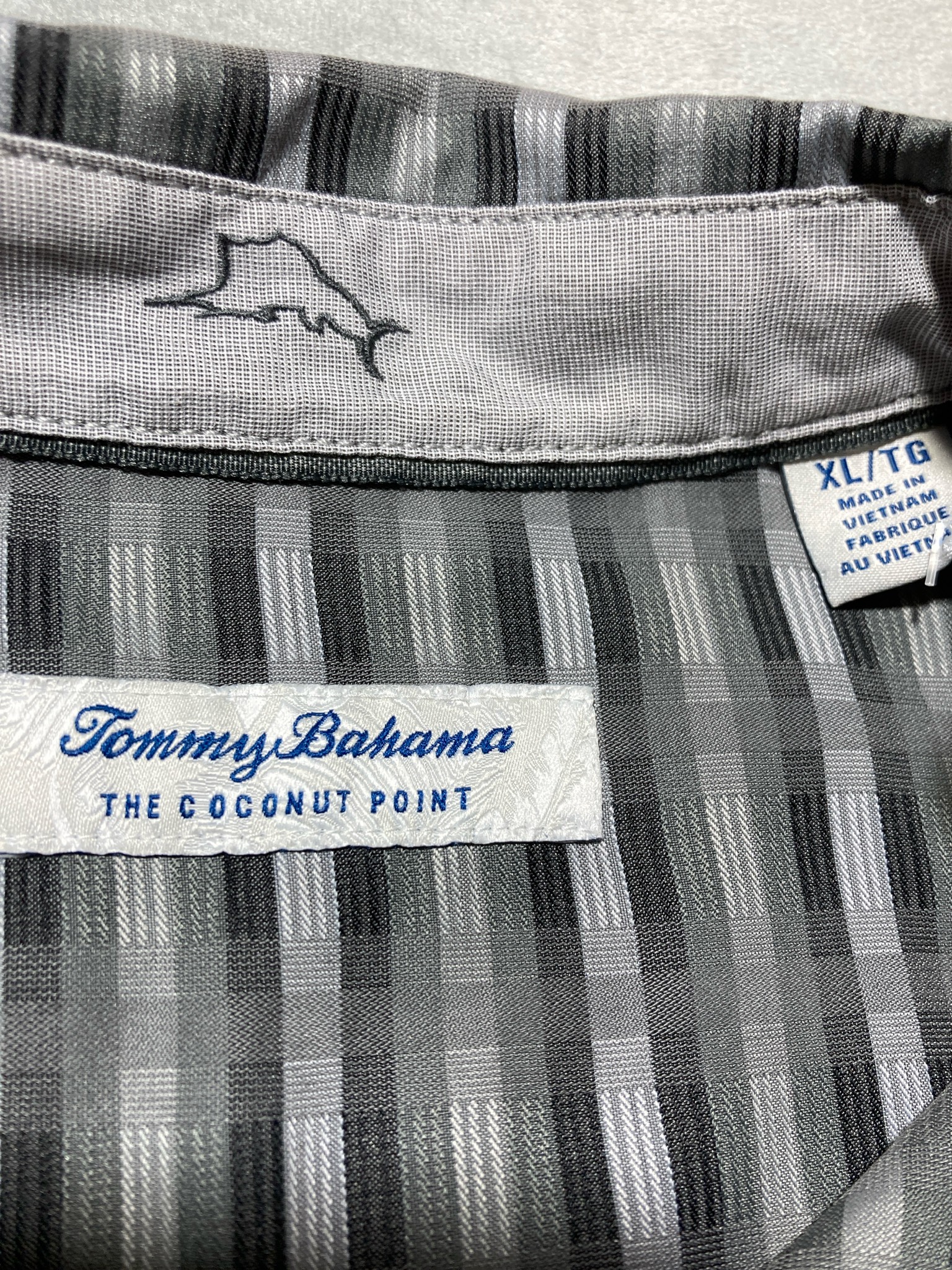 Tommy Bahama Gray pattern Tencel blend button up shirt size XL