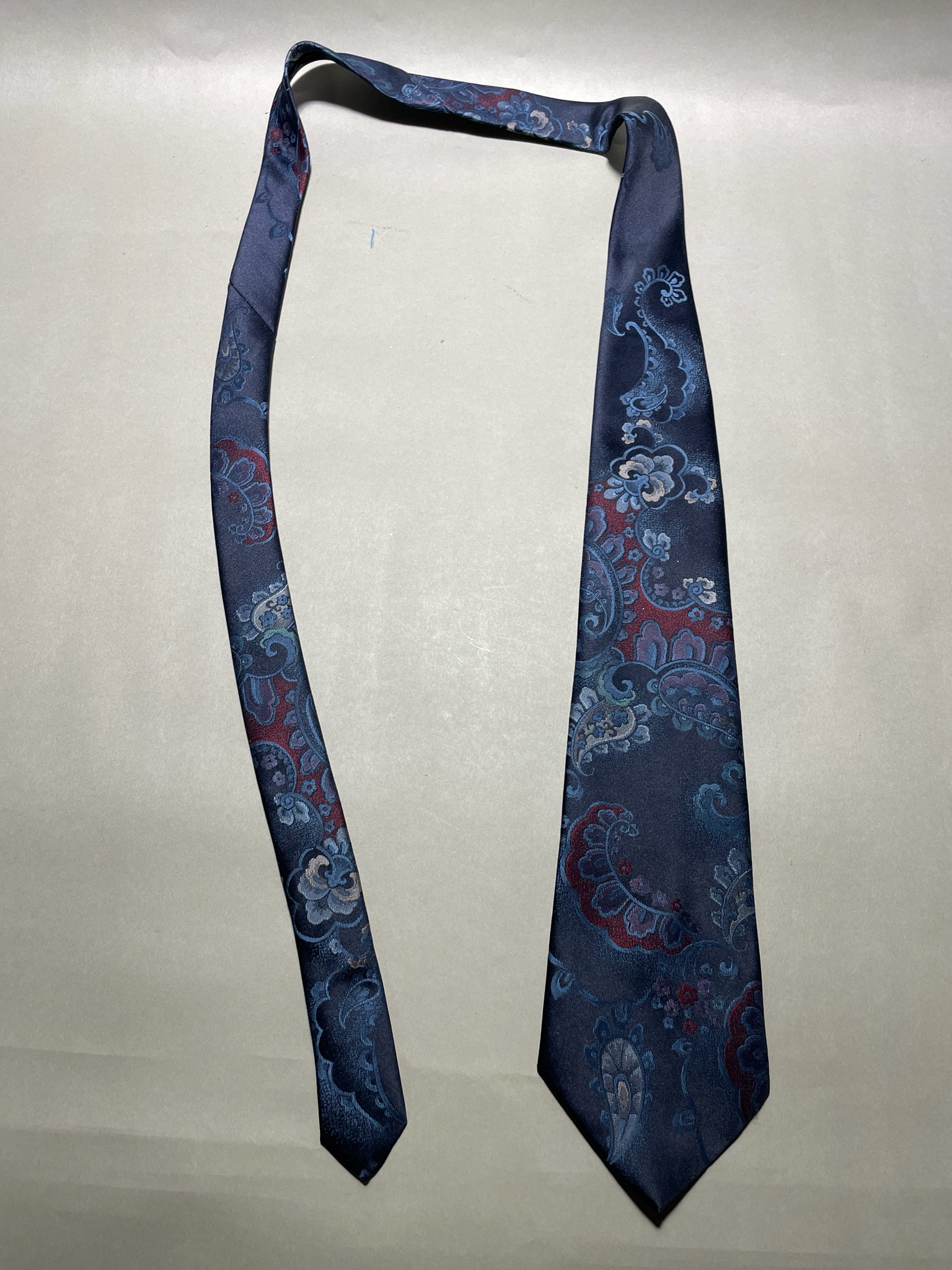 VTG Windridge Navy Paisley polyester blend necktie