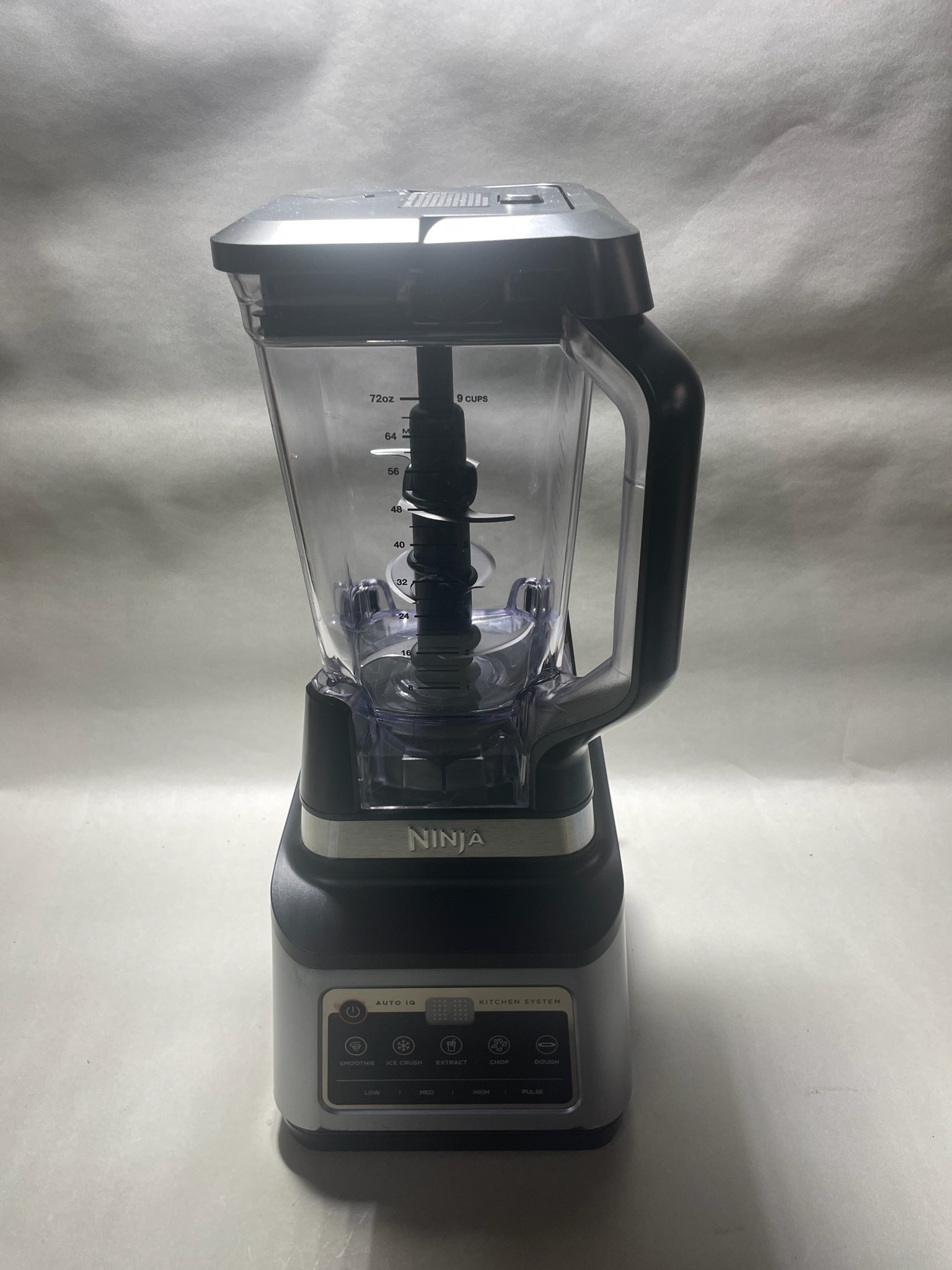 Ninja Black and Silver Auto iQ Countertop Blender Size 72 oz pitcher