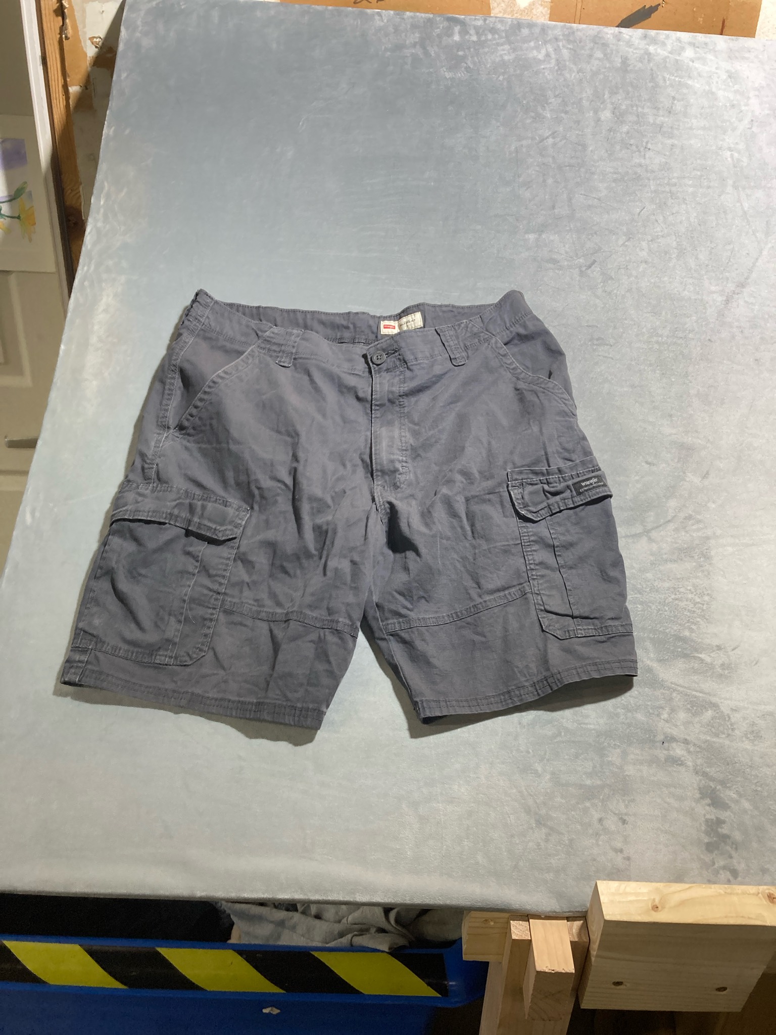 Wrangler gray cargo shorts size 36