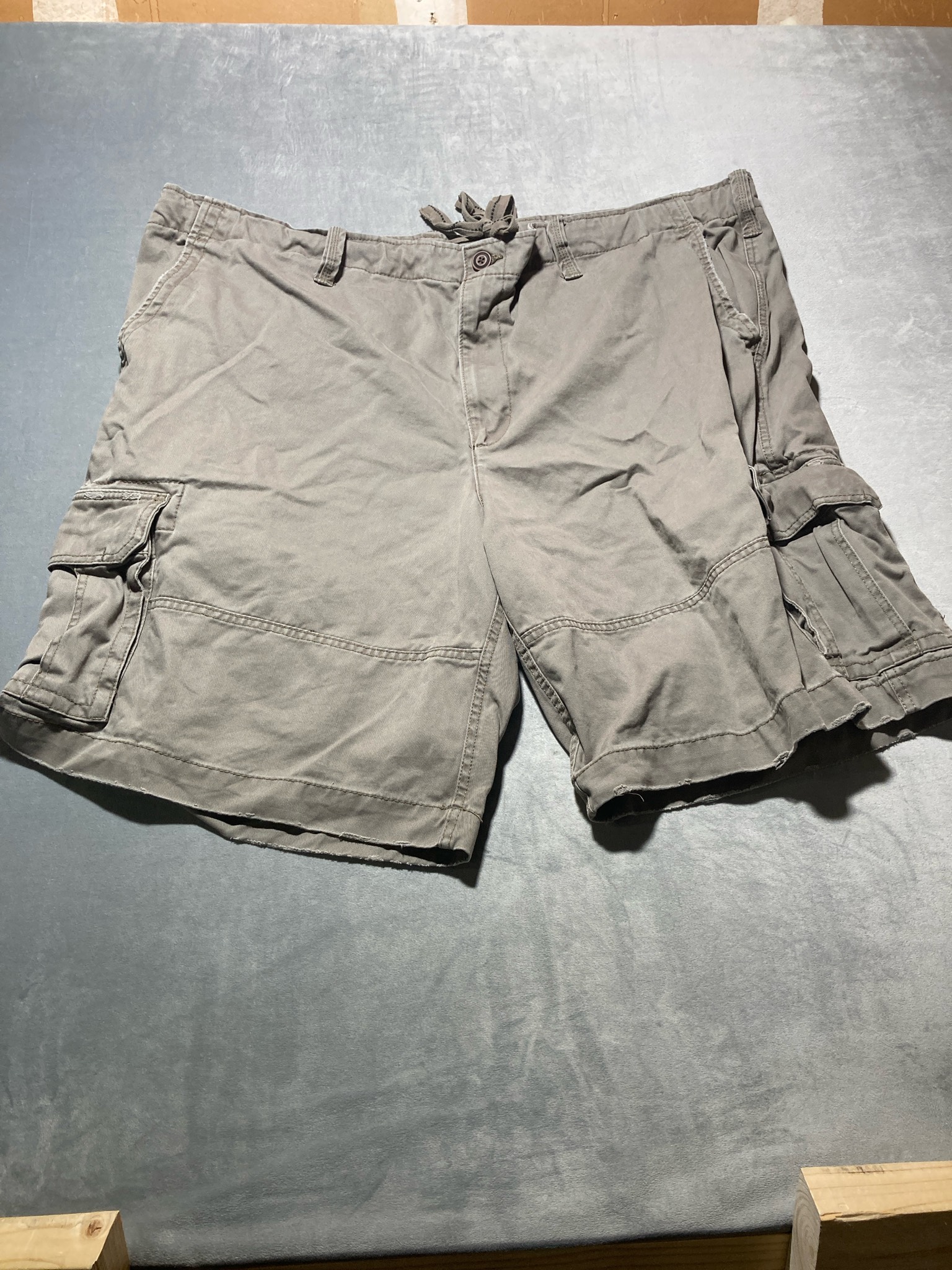 Society of one green cotton cargo shorts size 56