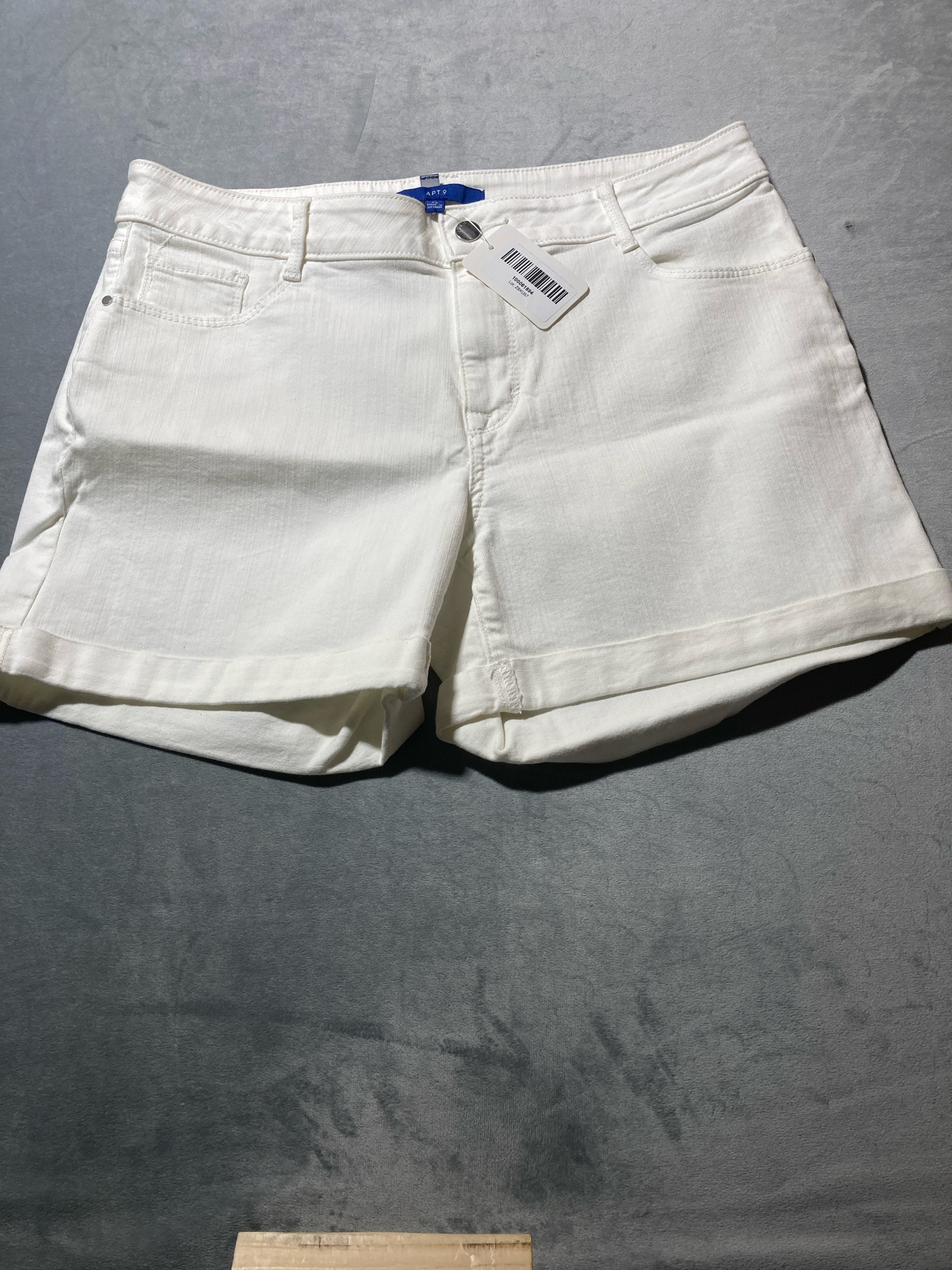 APT.9 White Denim-Like Shorts Size Size 14