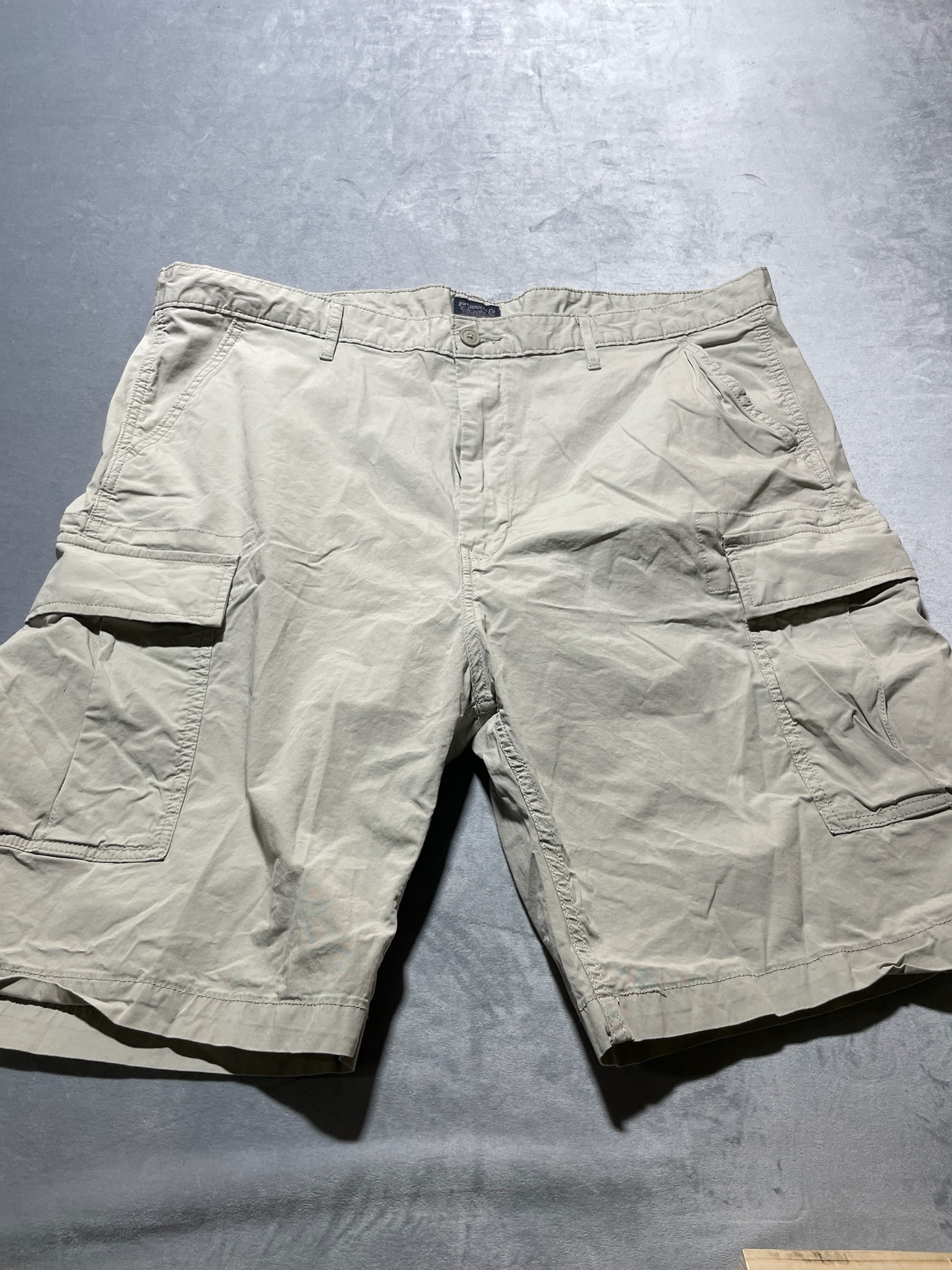Levi's Beige Lightweight cotton blend cargo shorts size 42