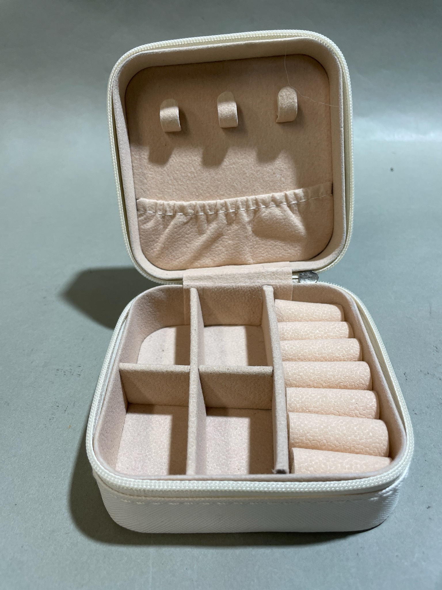 Ivory Velvet-Lined Jewelry Case