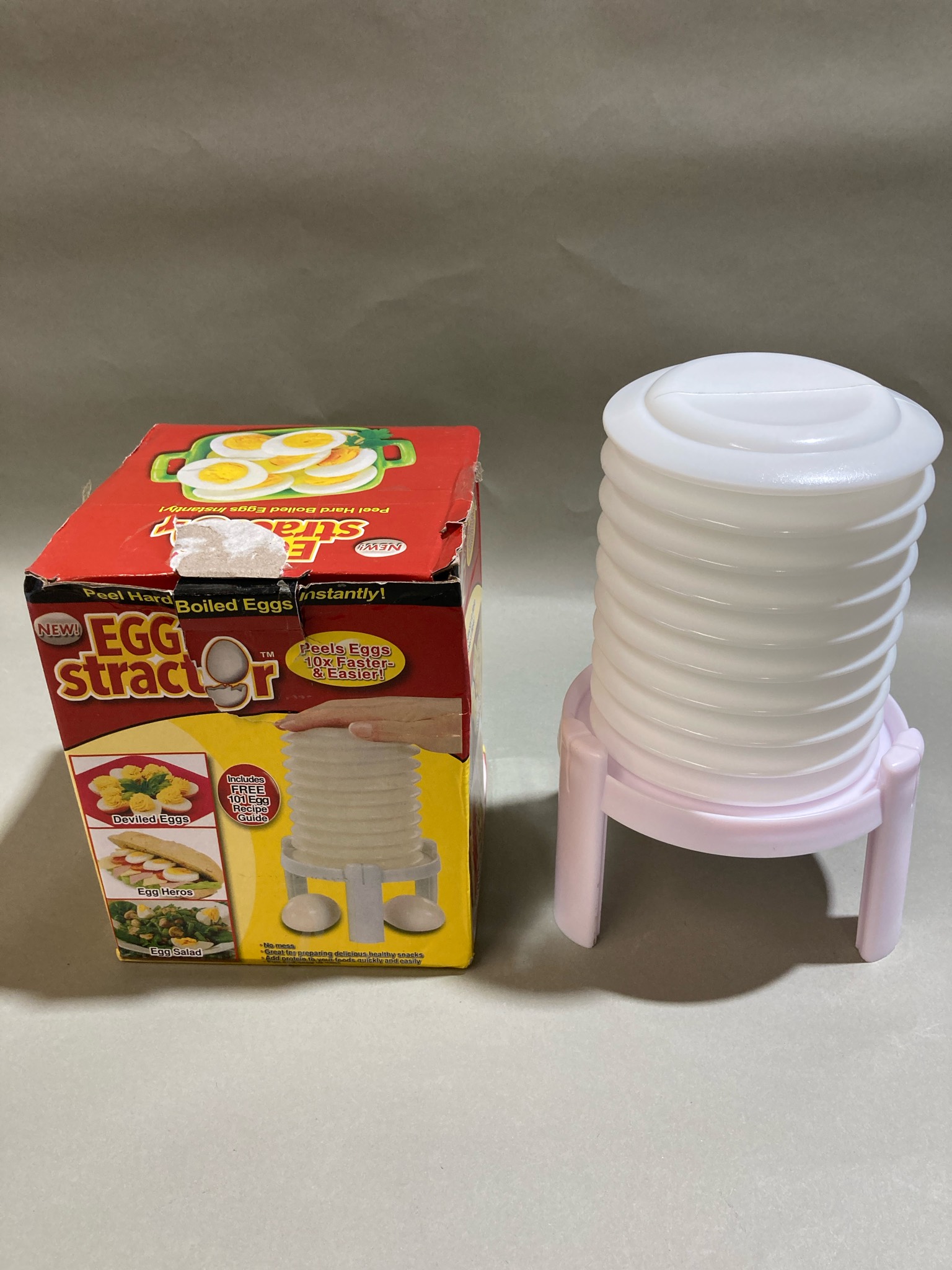 EGGstractor White Collapsible Plastic Egg Peeler