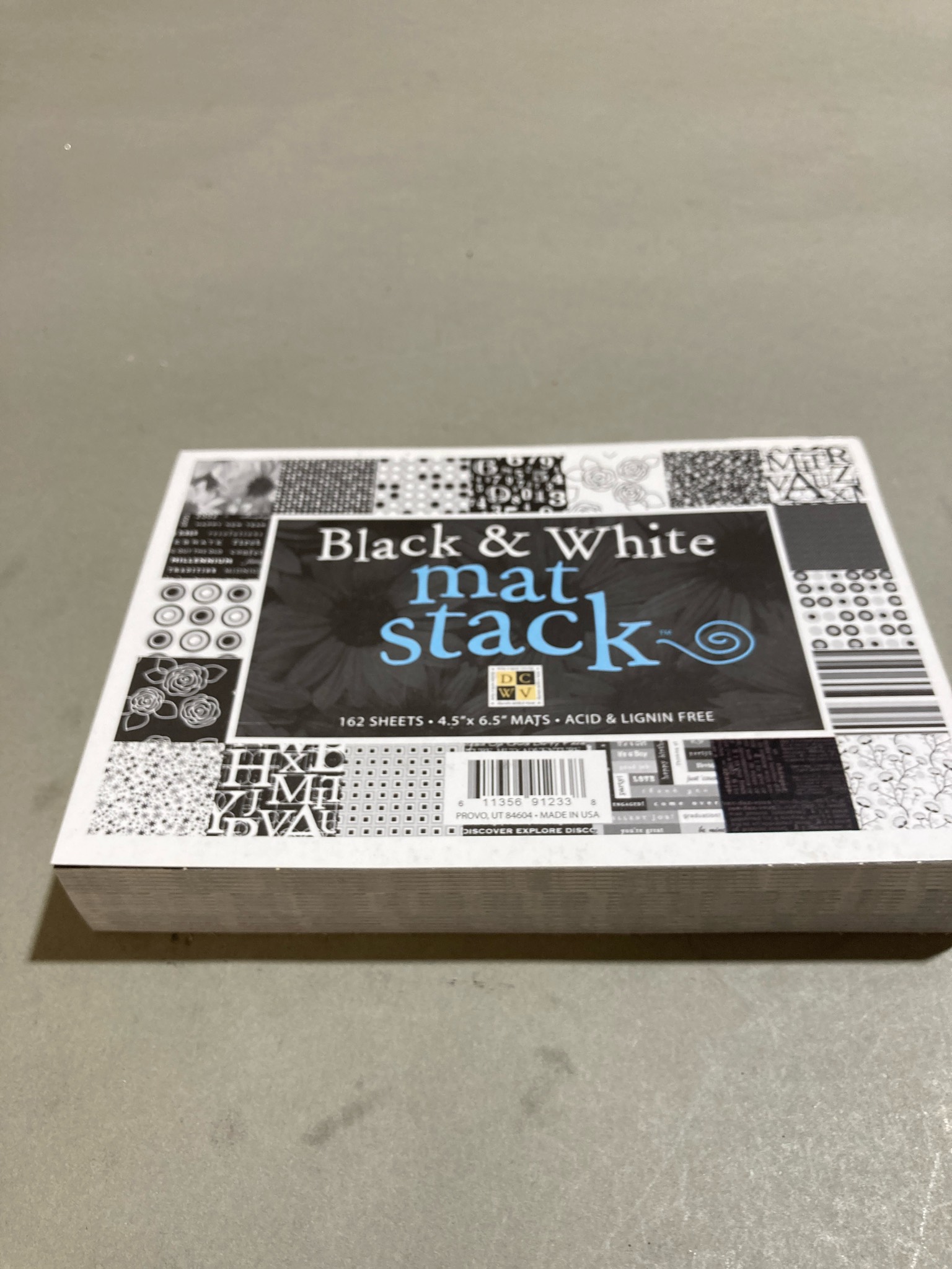 DCWV Black and White Mat Stack Size 4.5" x 6.5"