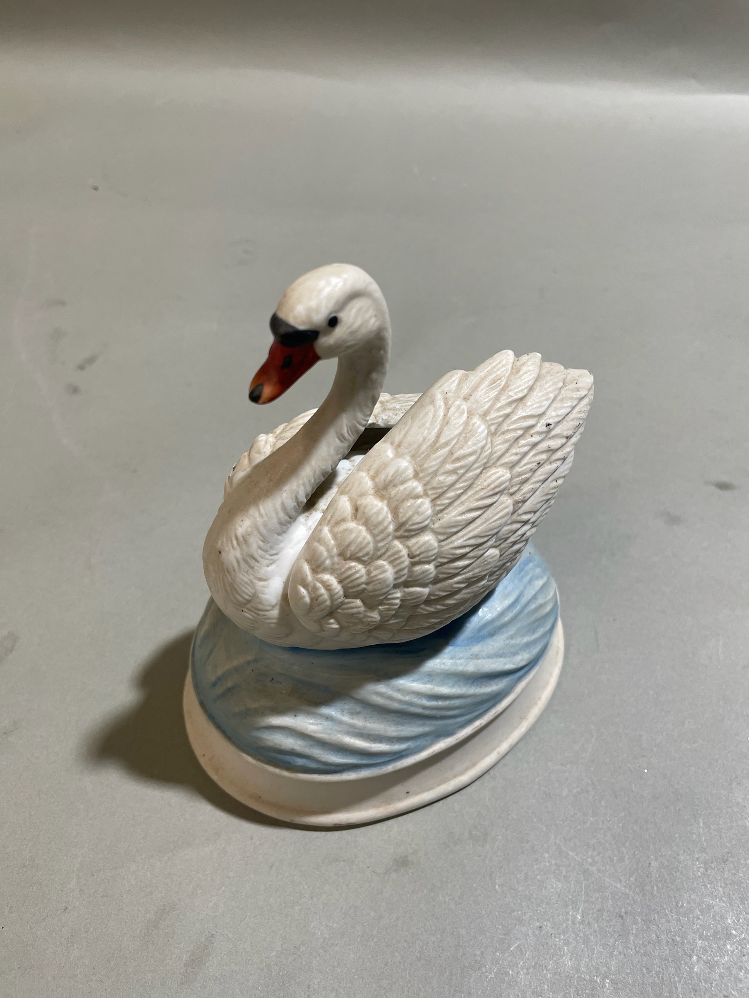 Gorham White Porcelain Swan Music Box