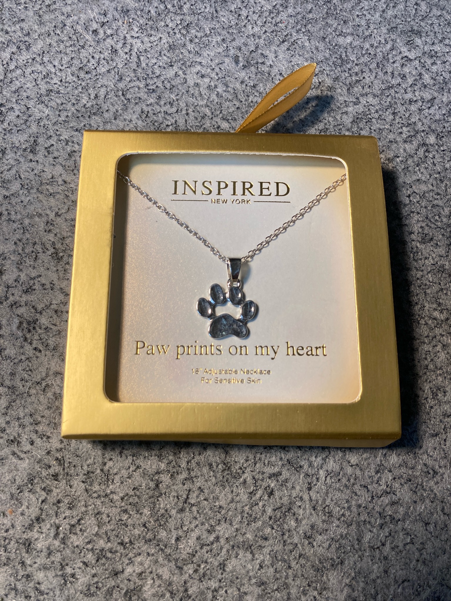 Inspired New York Silver Tone Paw Print Pendant Necklace Size 18" adjustable