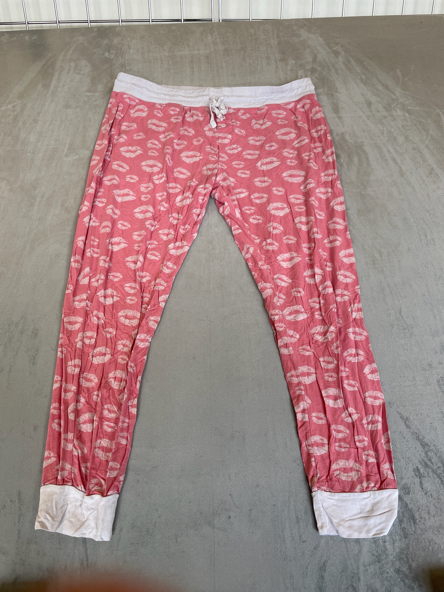 littlesleeps Pink Lip Print Viscose Pajama Pants Size Large