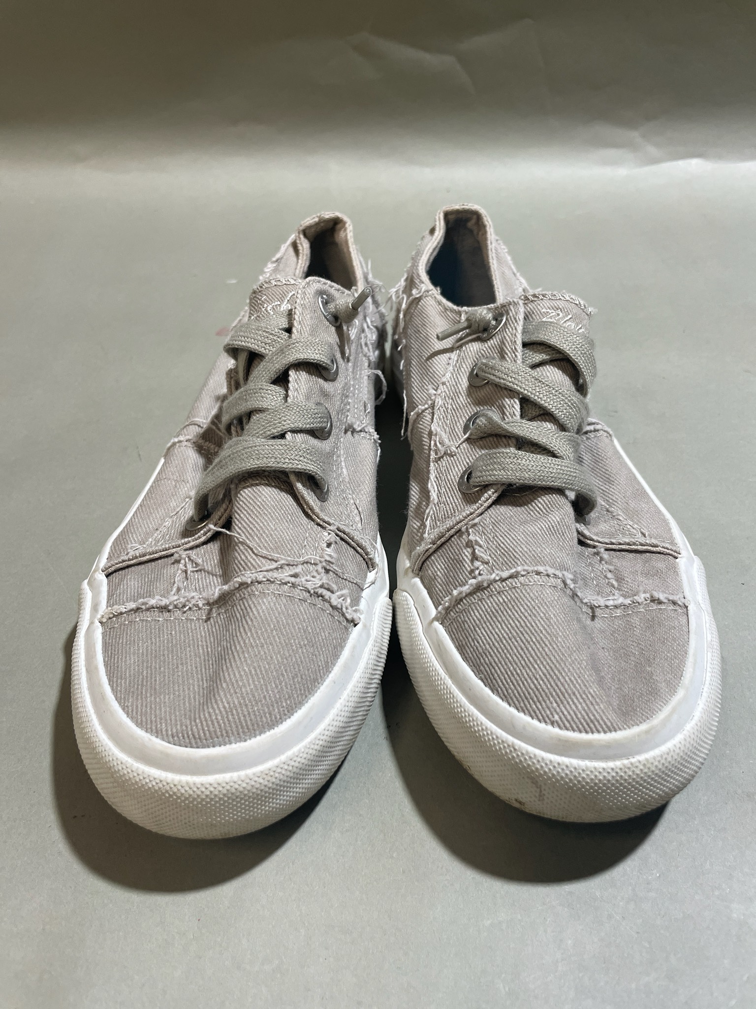 Blowfish Taupe Canvas Low-Top Sneakers Size 9