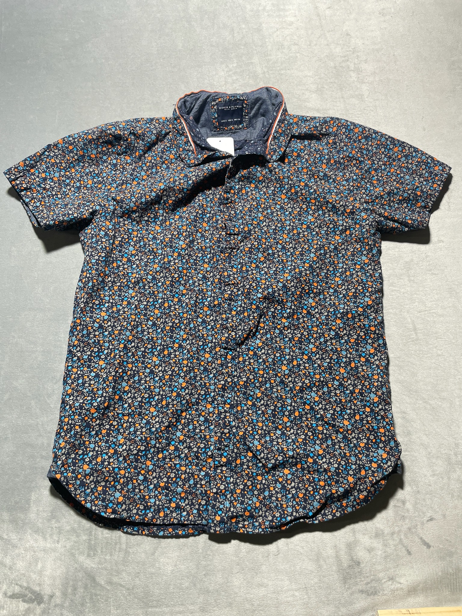 Denim & Flower Navy floral button up shirt size small
