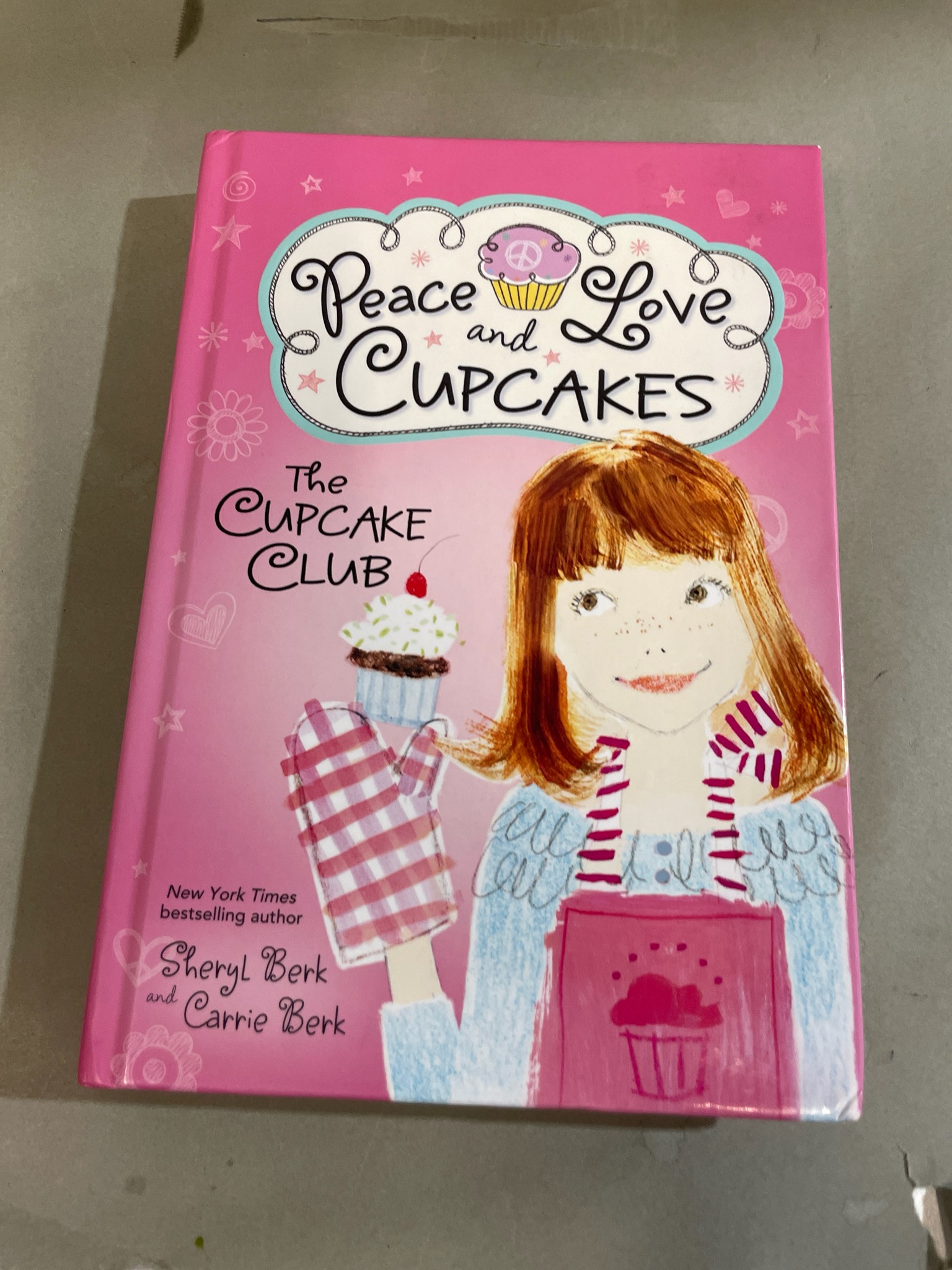 Sourcebooks Jabberwocky Peace and Love and Cupcakes Hardcover