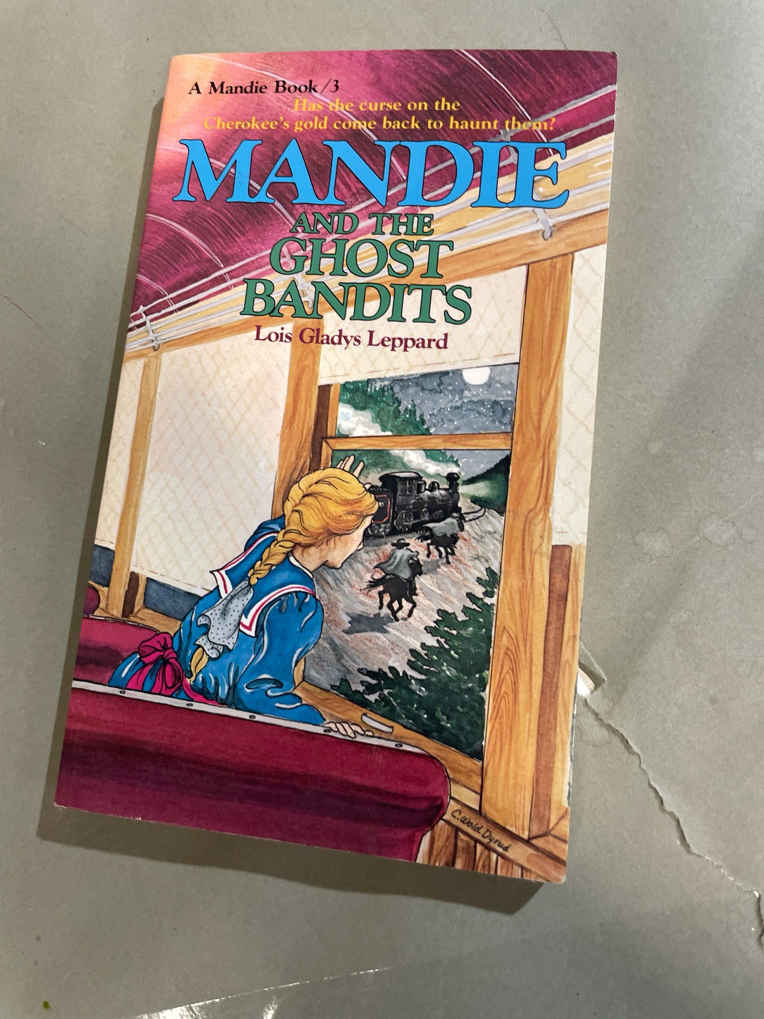 Mandie and the Ghost Bandits Paperback