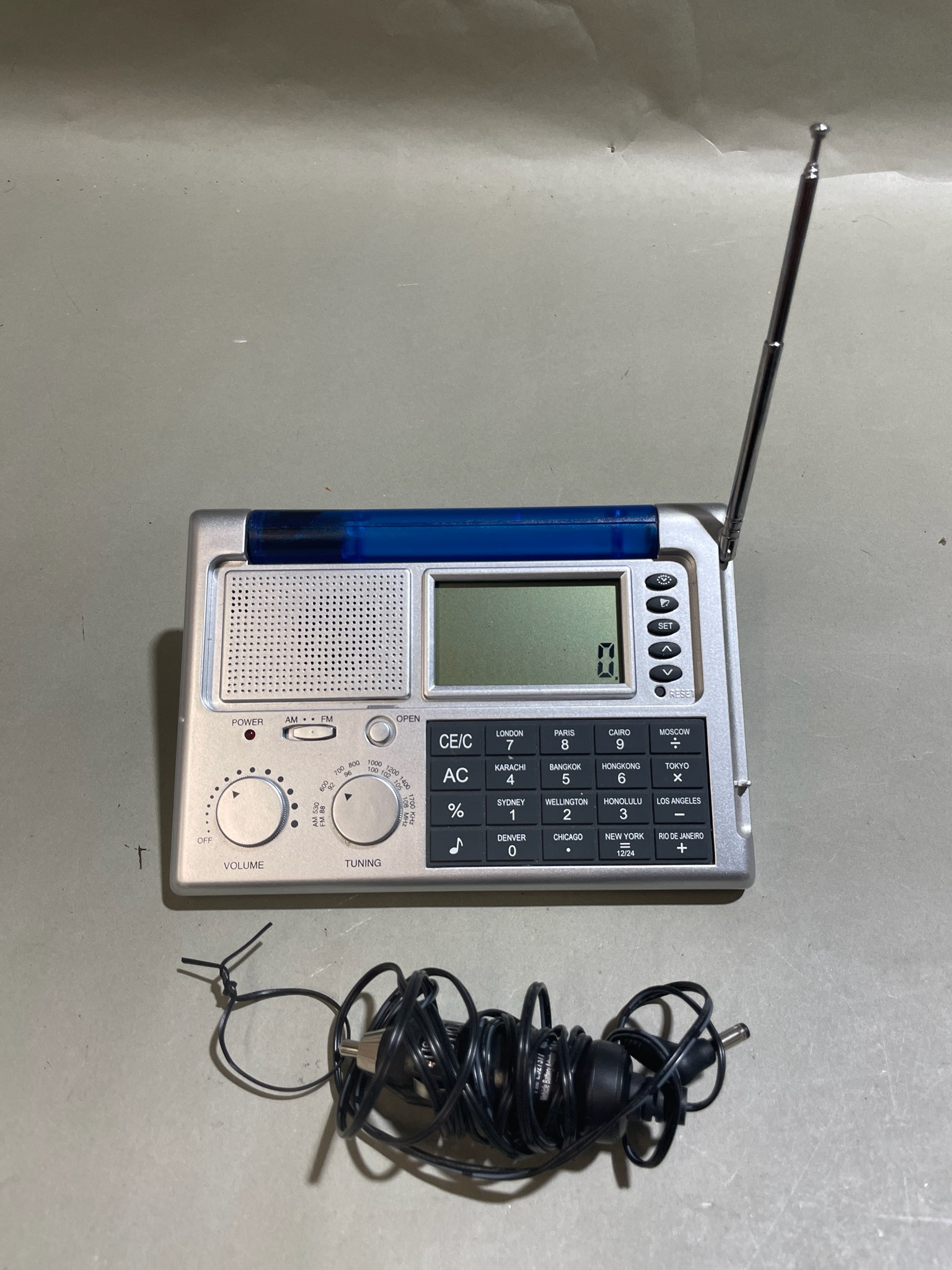 Ultronic Silver AM FM World Time Radio