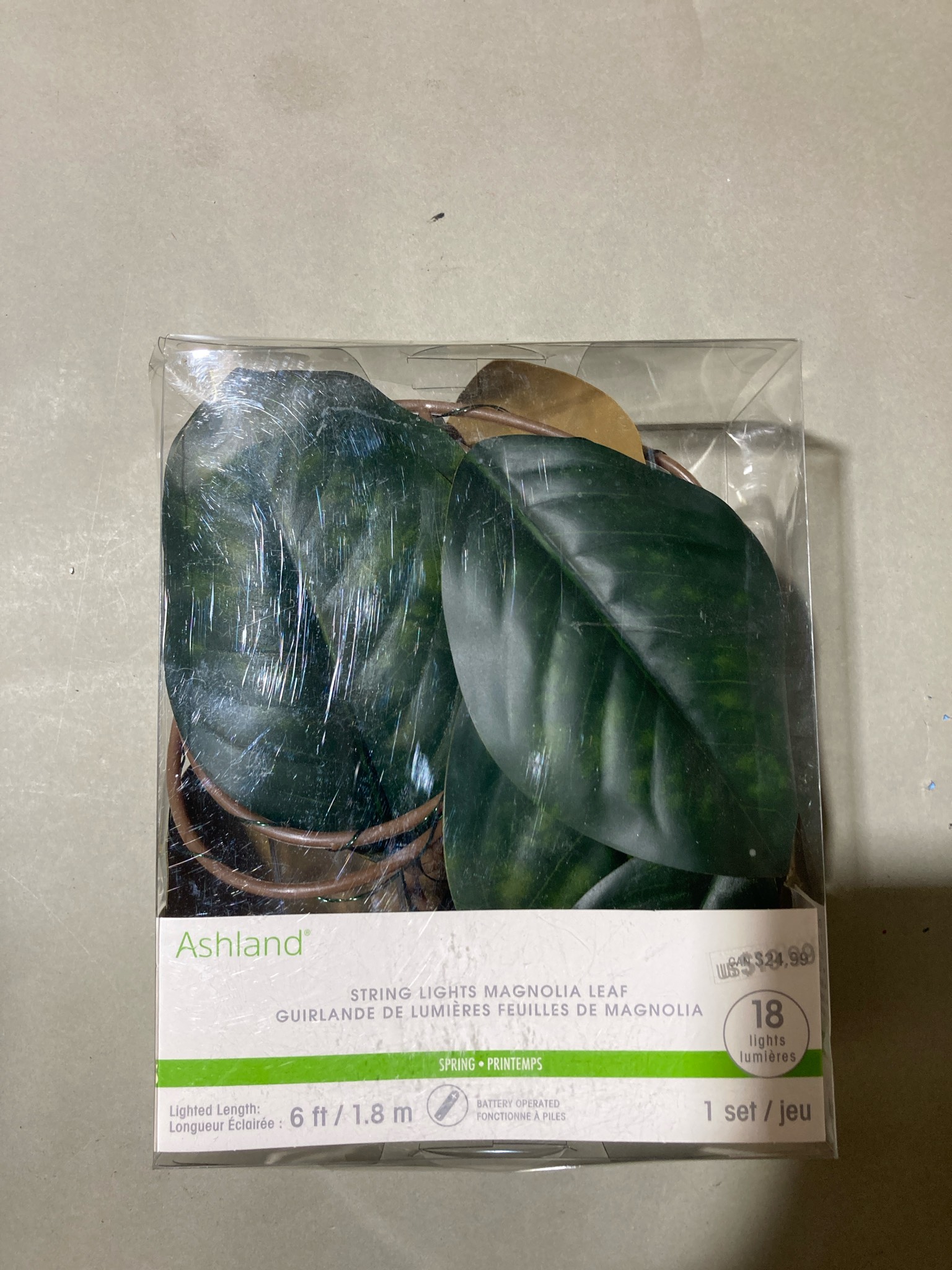 Ashland Dark Green Magnolia Leaf String Lights Size 6 ft lighted / 7 ft total